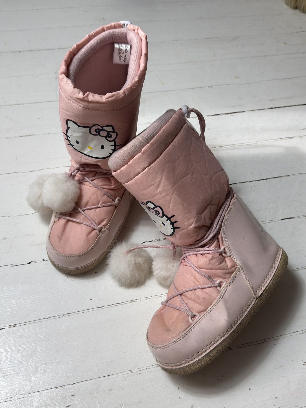 Cartoon Network VINTAGE HELLO KITTY 2000s MOON BOOTS UNT Size US 7 / IT 37 - 2 Thumbnail