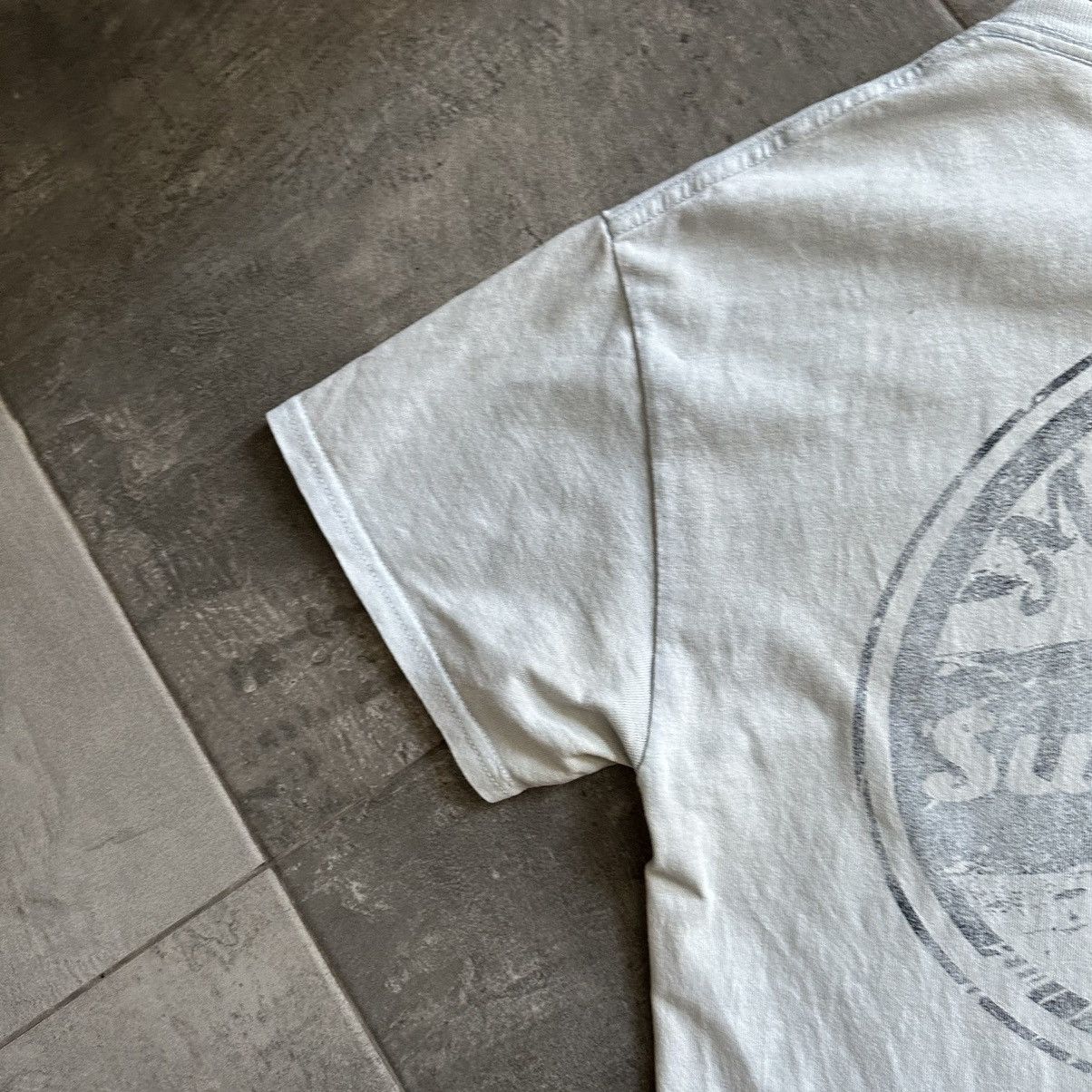 Vintage Vintage Ma Simes T-shirts Surf Hut Big Logo Y2K 00s Size US M / EU 48-50 / 2 - 24 Thumbnail