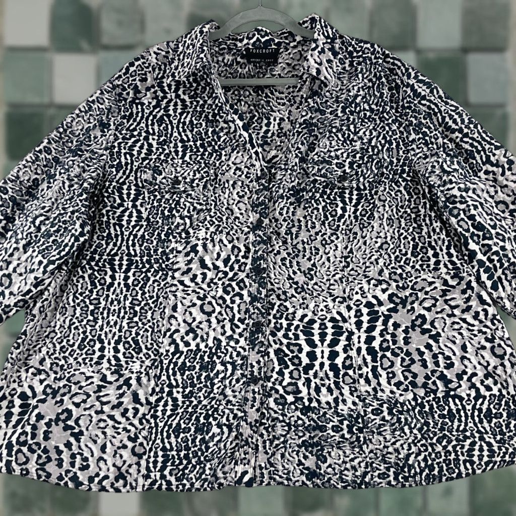 Vintage Foxcroft Button-Up Shirt Womens 26W Black Animal Print Fitted 3/4 Sleeve Shirt Womens Plus Size Black Animal Print Foxcroft Button-Up 26W Size 4XL / US 24-26 - 1 Thumbnail