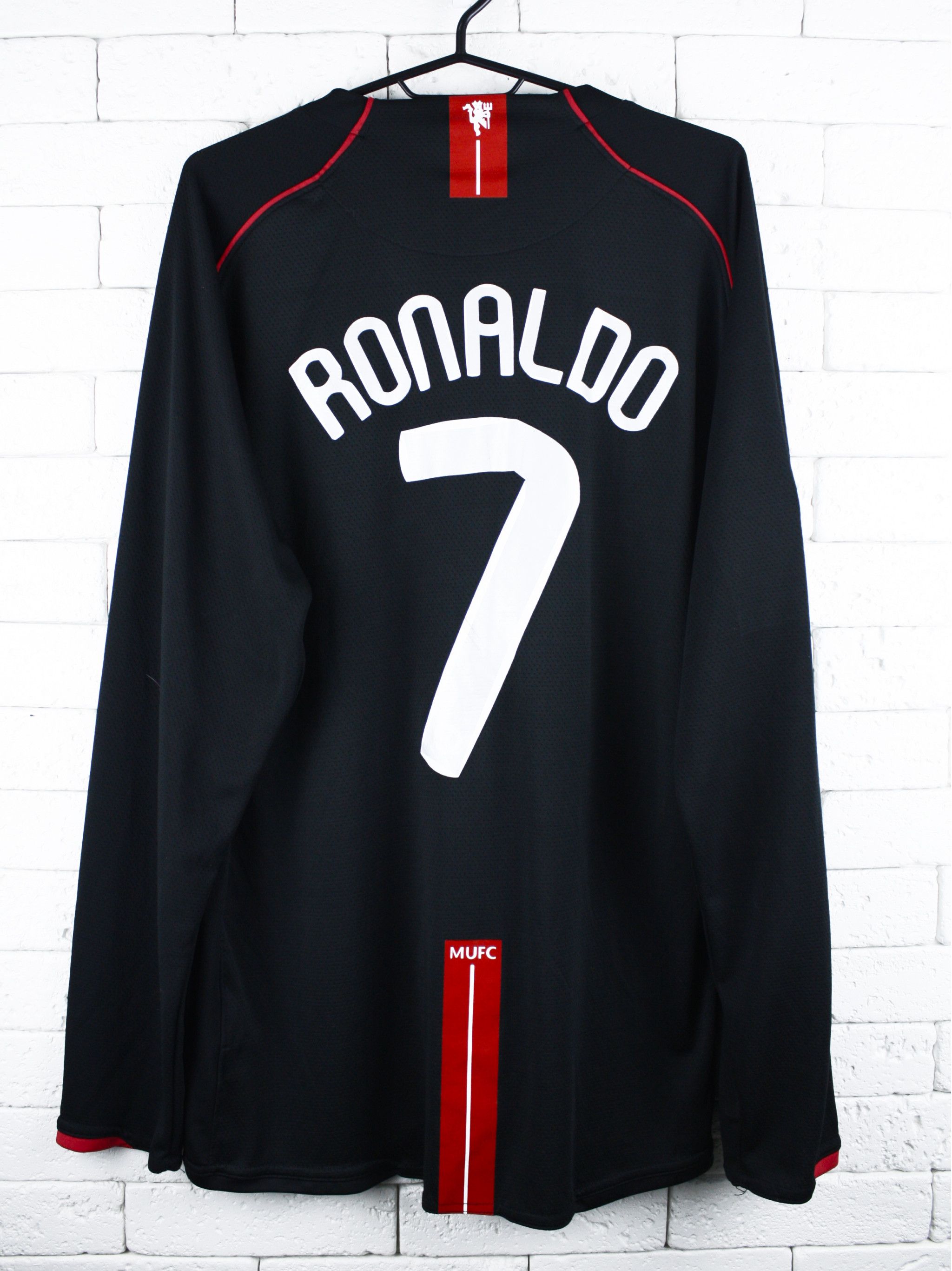 Nike Manchester United Nike Long Sleeve Ronaldo #7 AIG Sponsor Size US XL / EU 56 / 4 - 2 Thumbnail