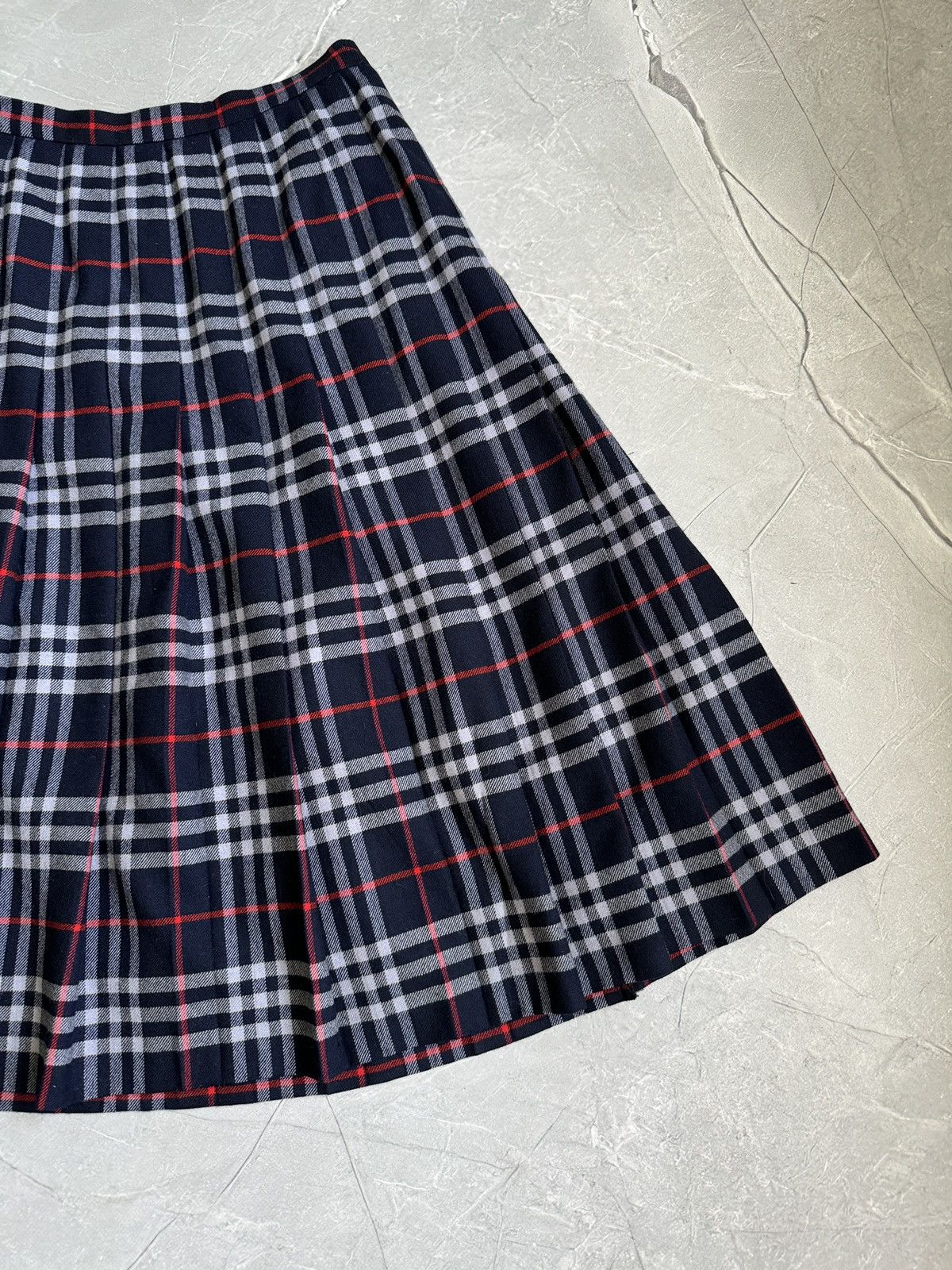 Burberry Vintage Burberrys Wrap Pleated Midi Skirt Navy Size 30" / US 8 / IT 44 - 13 Thumbnail
