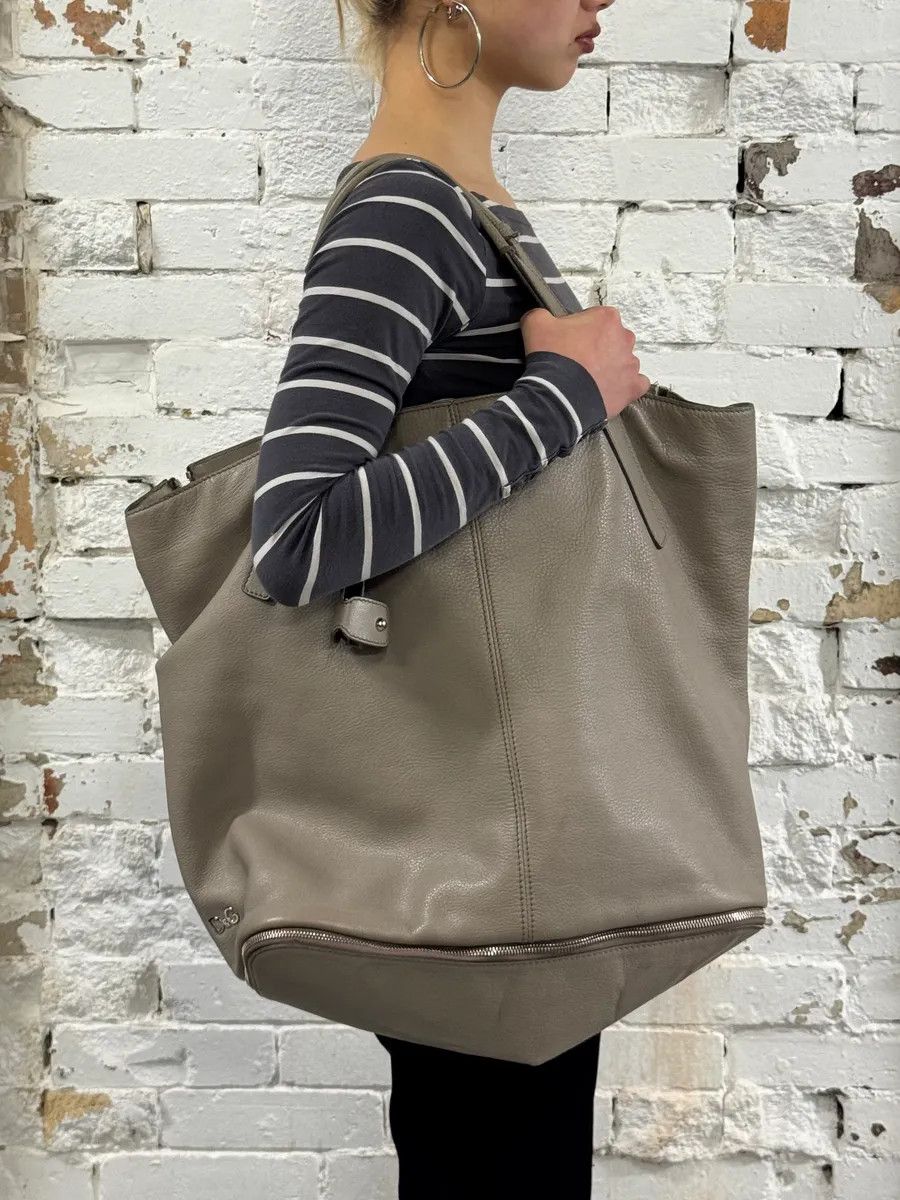 Dolce & Gabbana 2000s Dolce & Gabbana Kati Zip Beige Leather Tote Bag Size ONE SIZE - 2 Thumbnail