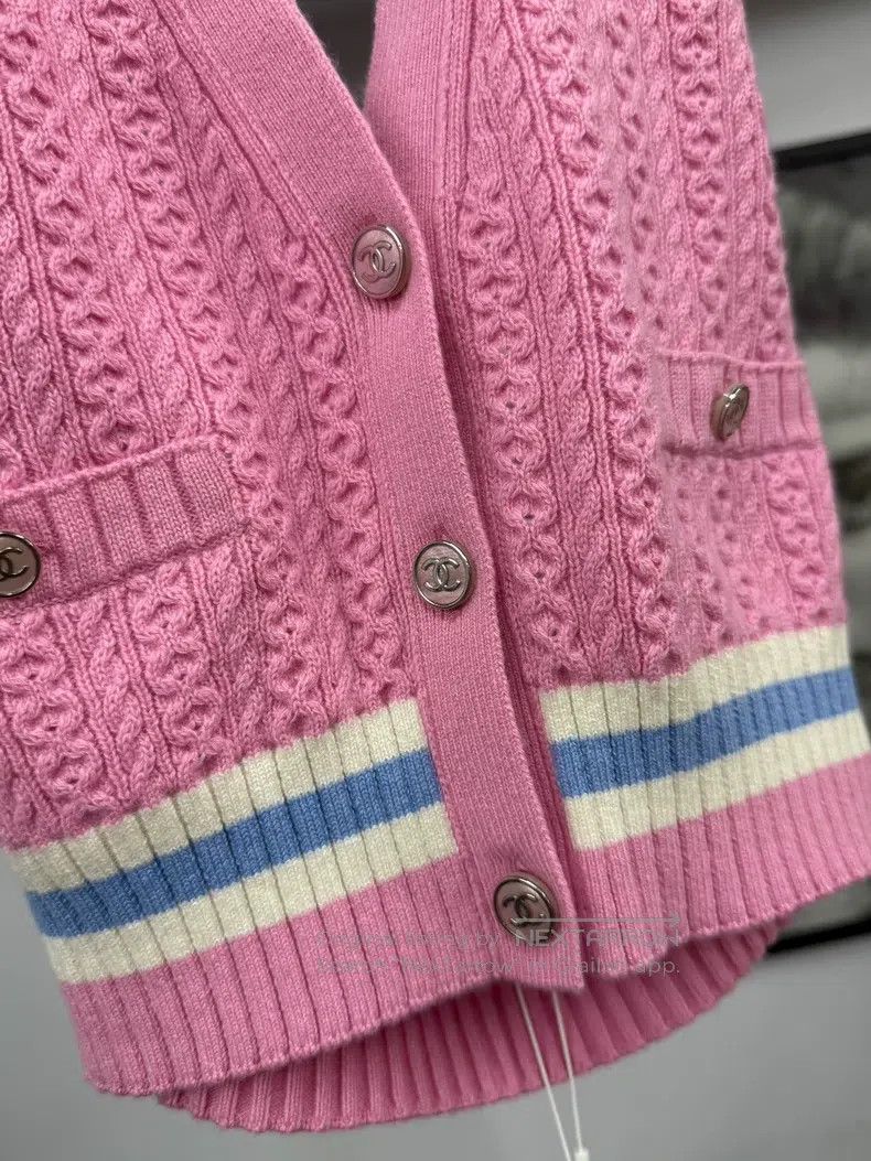 Chanel Chanel Pink neck knit top Size XS / US 0-2 / IT 36-38 - 2 Thumbnail