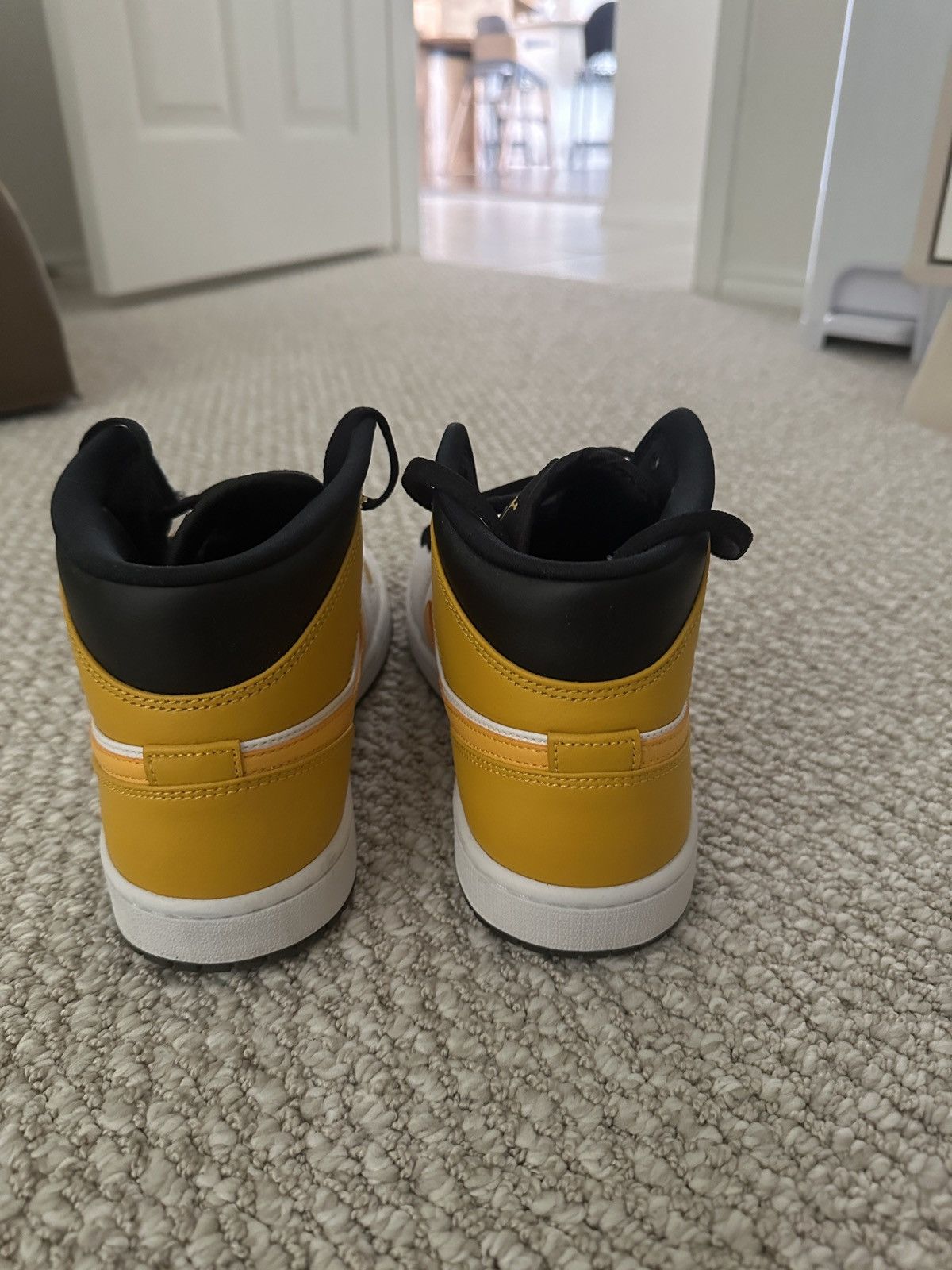 Nike Nike jordan 1 mid sz 8.5 Size US 8.5 / EU 41-42 - 4 Thumbnail