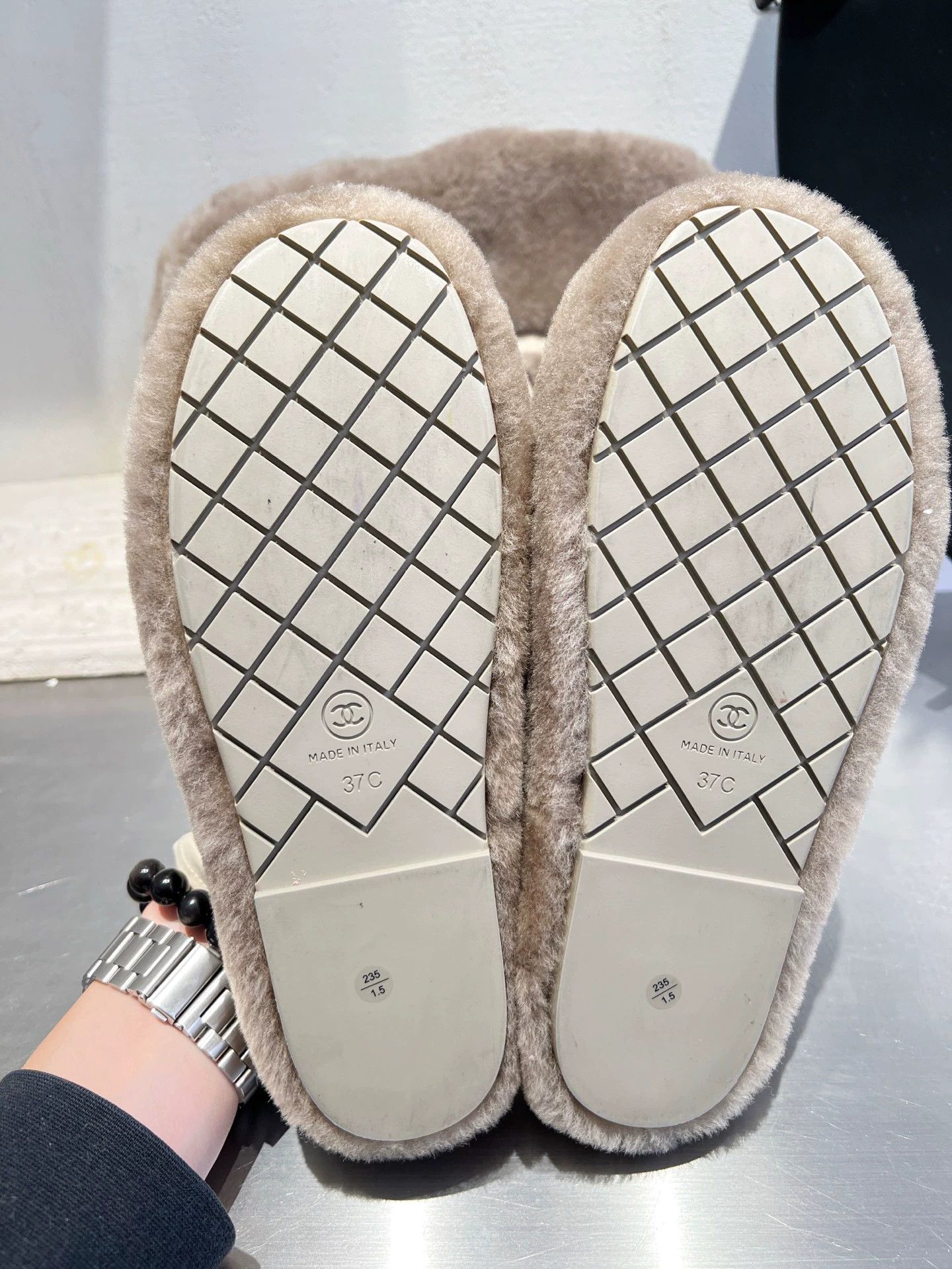 Chanel Chanel 99 New Milk Tea Fur Slippers 37 EU w/ Dust Bag Size US 6.5 / IT 36.5 - 4 Thumbnail