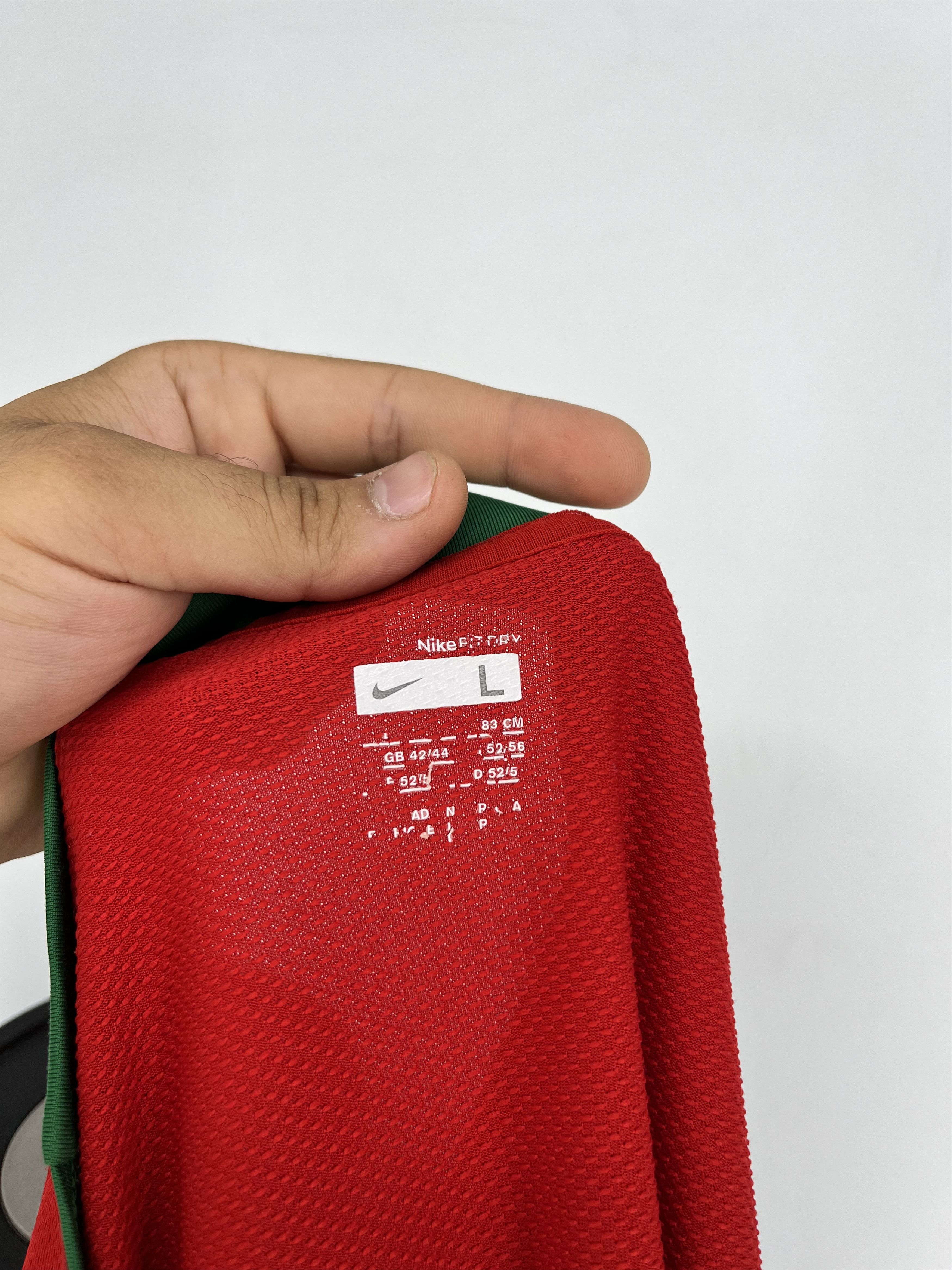 Other Vintage Nike Y2K Portugal Home jersey Shirt 00S Size US L / EU 52-54 / 3 - 13 Thumbnail
