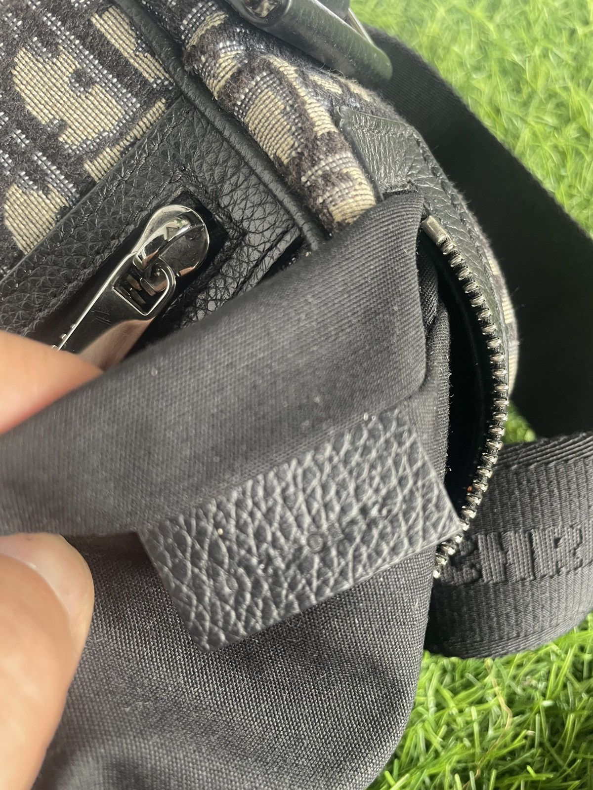 Dior Authentic DIOR Oblique Vertical Messenger Pouch Bag Size ONE SIZE - 17 Thumbnail