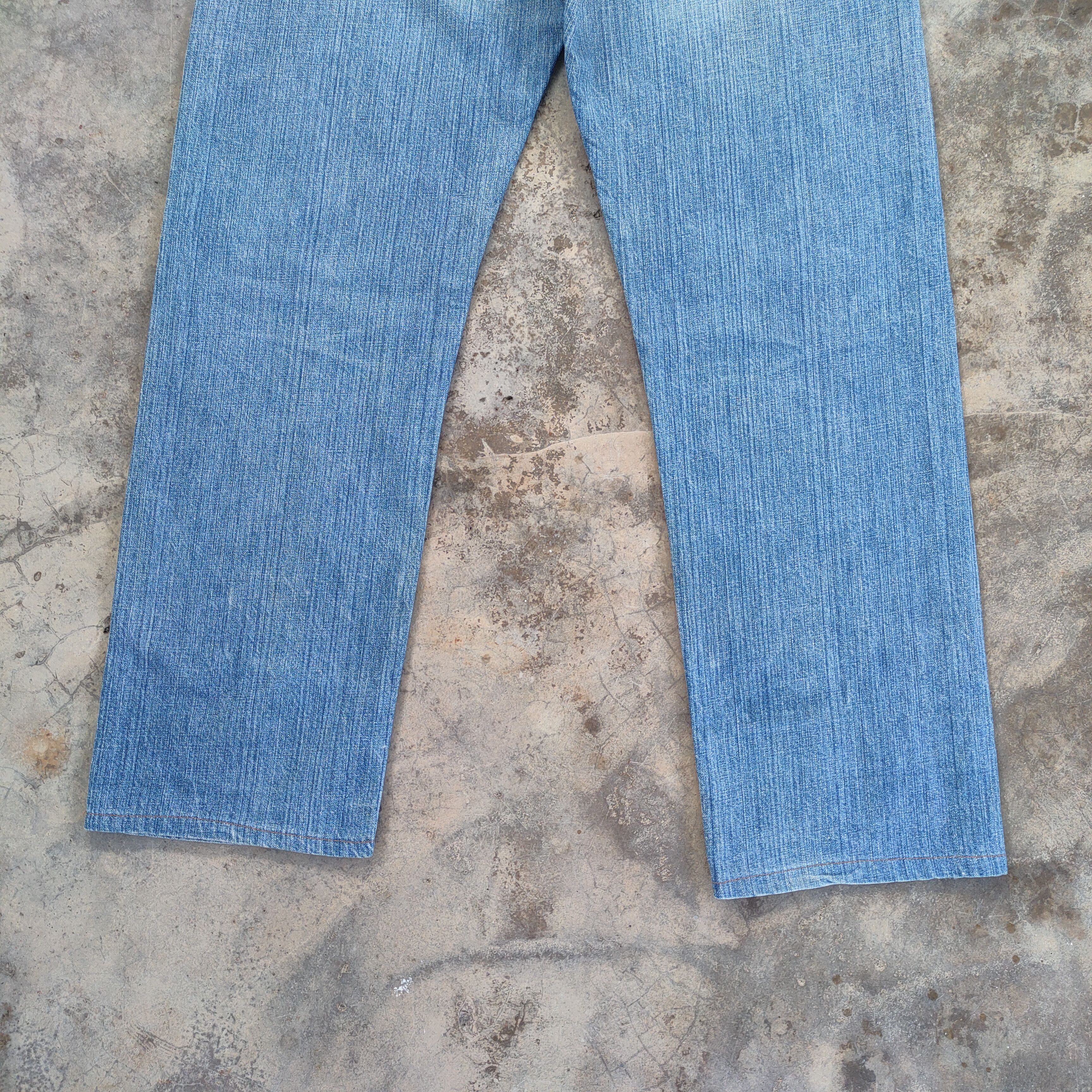 Levi's Vintage Clothing VINTAGE LEVI'S 501 04' FADED RIPPED JEANS DENIM PANTS Size US 35 - 13 Thumbnail
