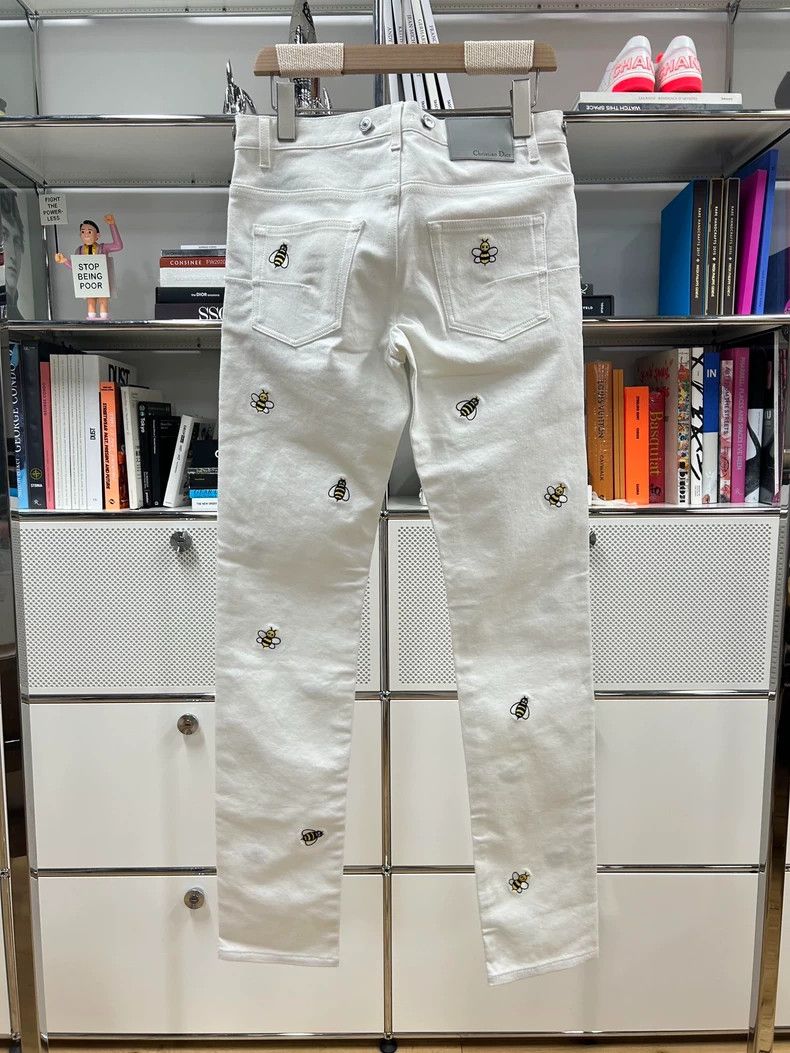 Dior Dior Embroidered little bee white jeans 2501-Nextarrow Size US 28 / EU 44 - 2 Thumbnail