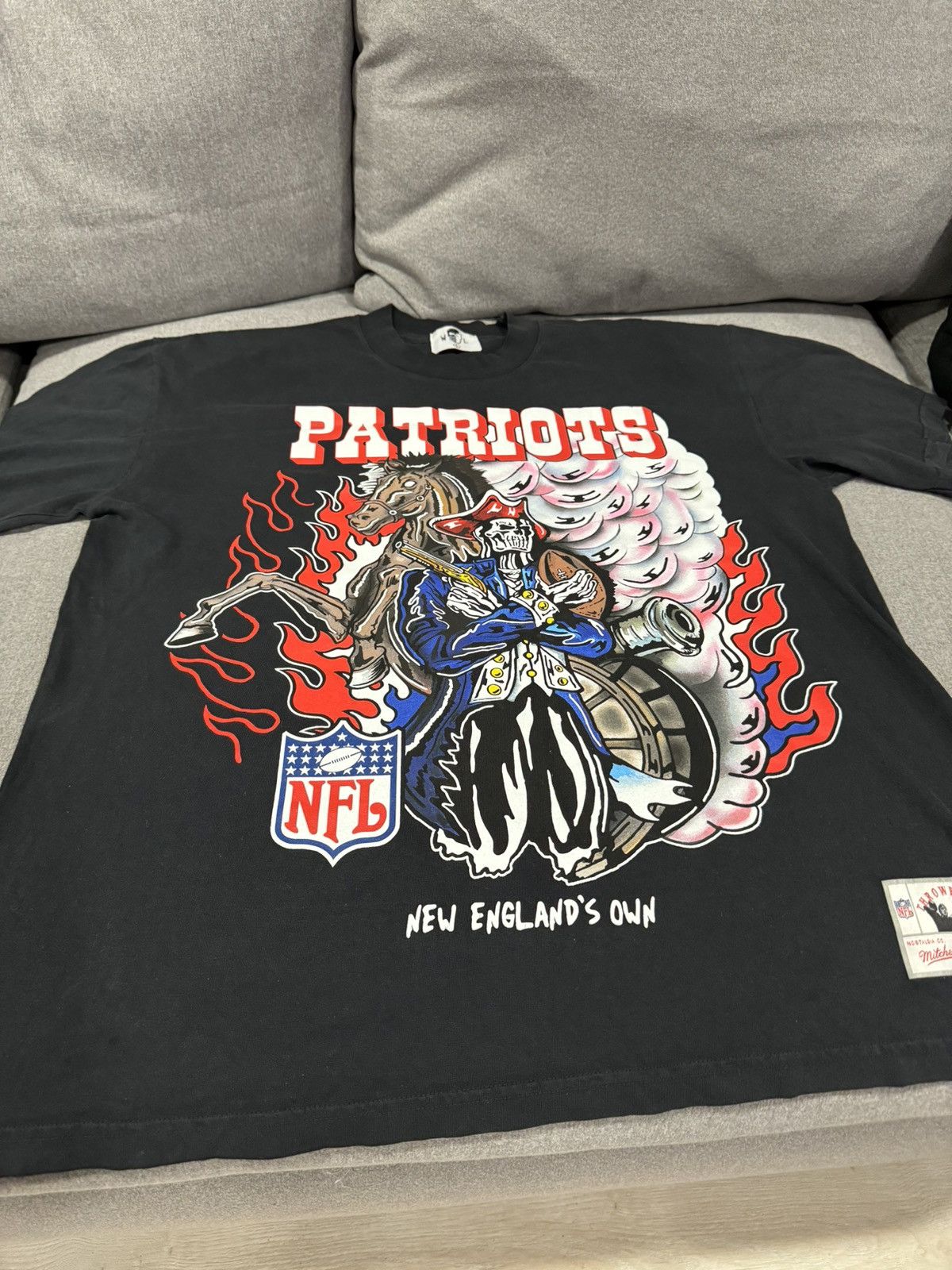 image of Mitchell Ness X Nfl Warren Lotas Patriots Tee in Black, Men's (Size Large)