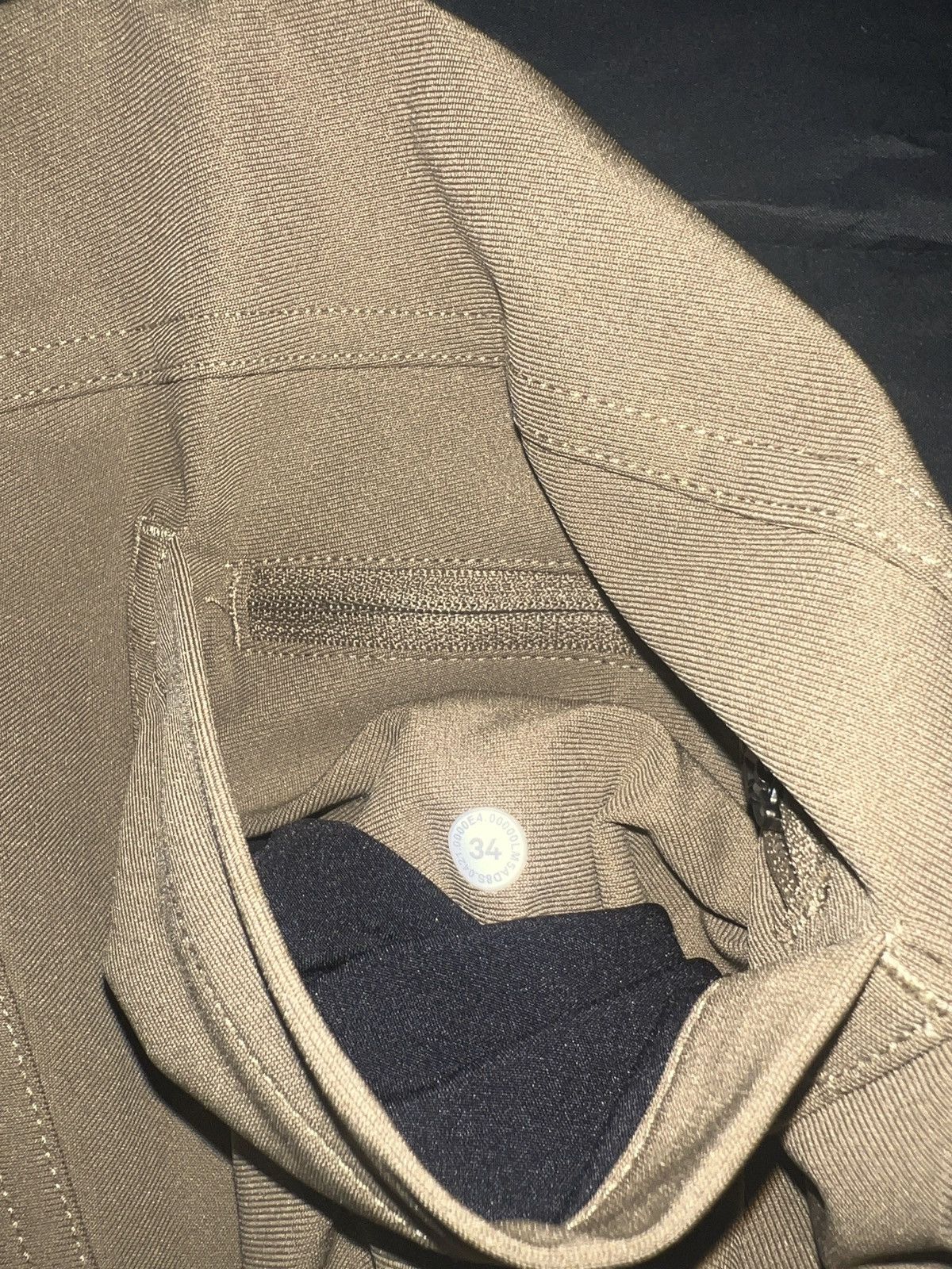 Lululemon Lululemon Khaki ABC Pants 34 Inch Slim Size US 34 / EU 50 - 3 Thumbnail