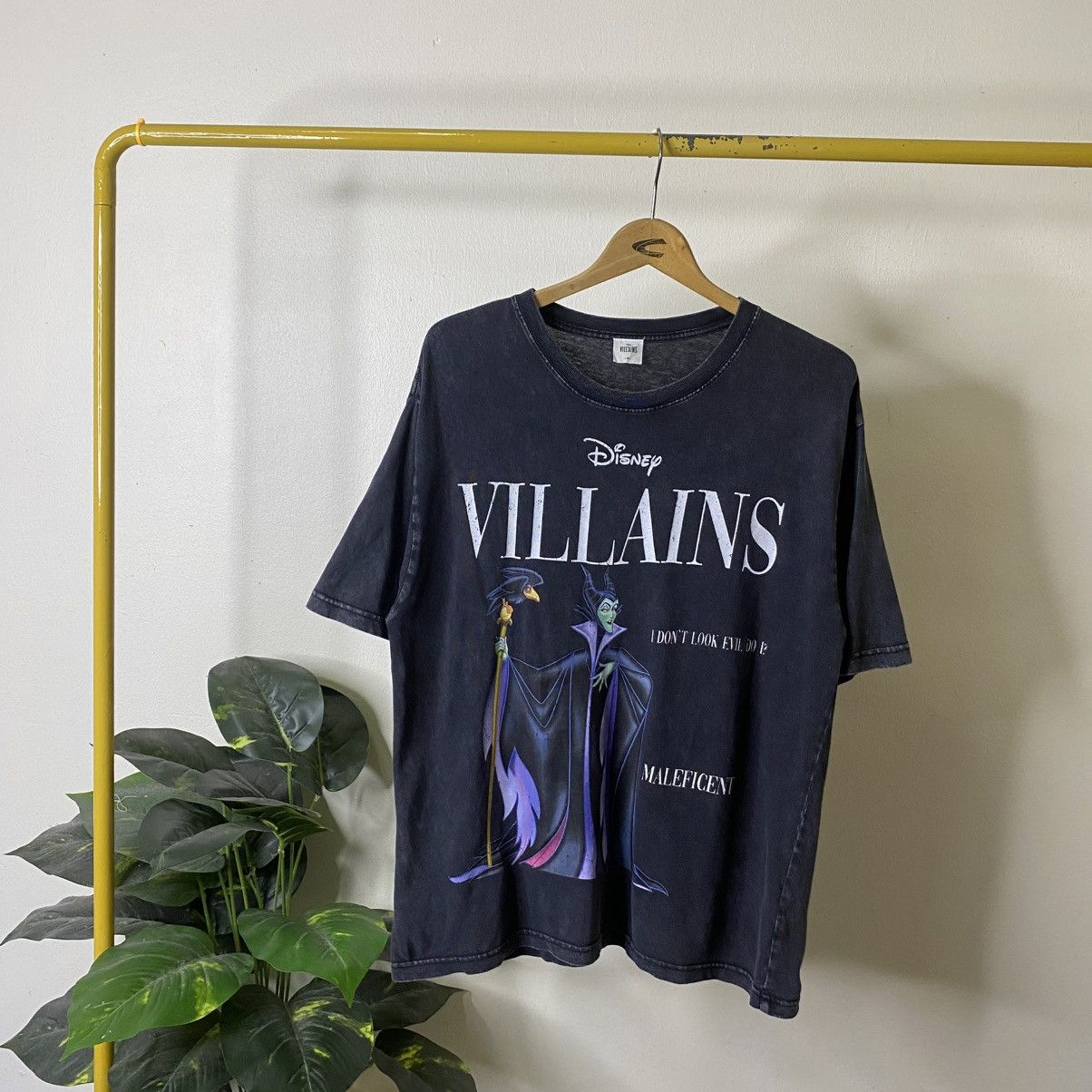 Disney Y2K Disney Villains Maleficent Washed Black Tee Size US L / EU 52-54 / 3 - 1 Thumbnail