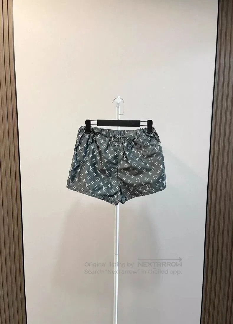 Louis Vuitton Louis Vuitton Gray Logo Print Casual Shorts. Size US 34 / EU 50 - 2 Thumbnail