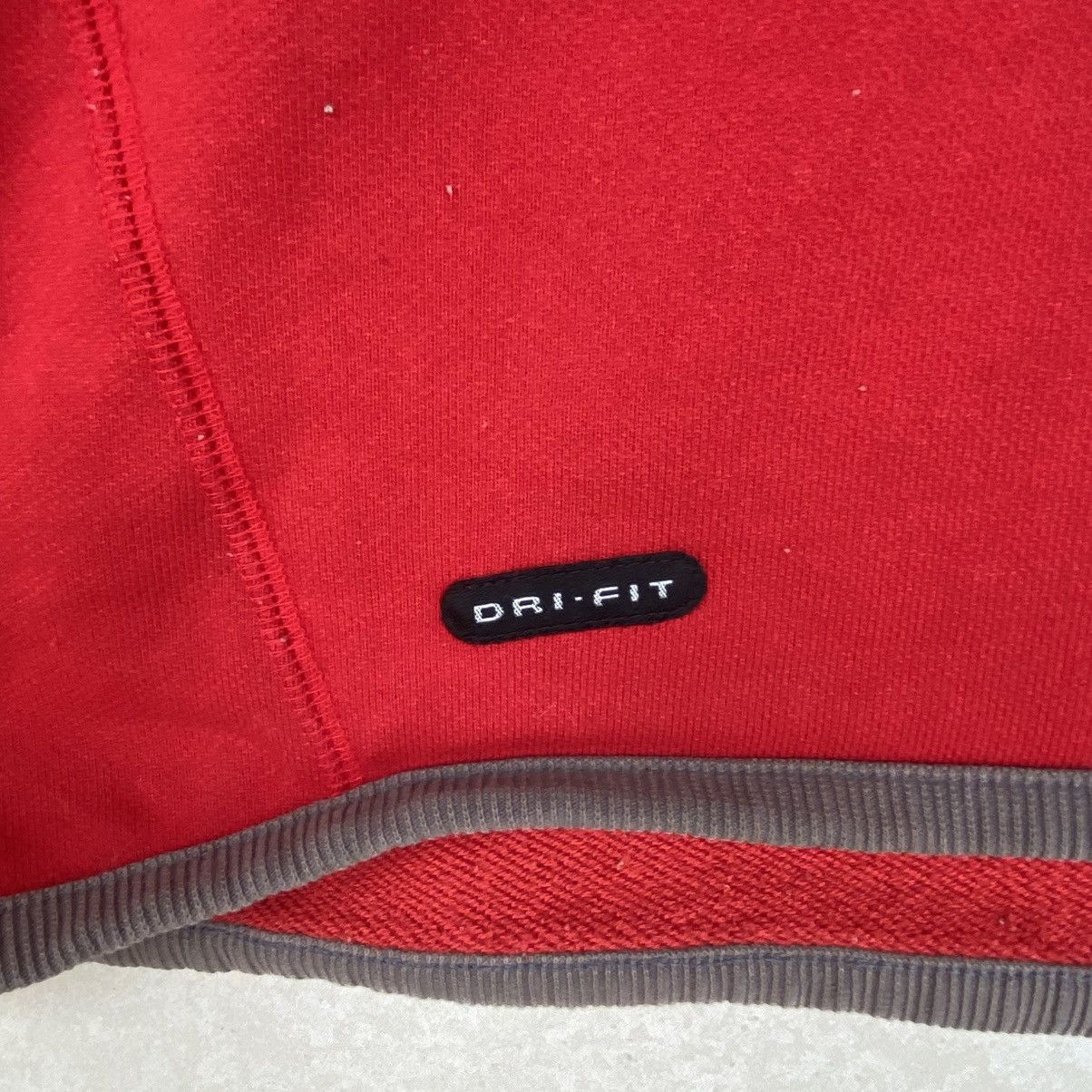 Other Vintage Nike Small Embroidered Crewneck Sweatshirt Red Size US XL / EU 56 / 4 - 5 Thumbnail