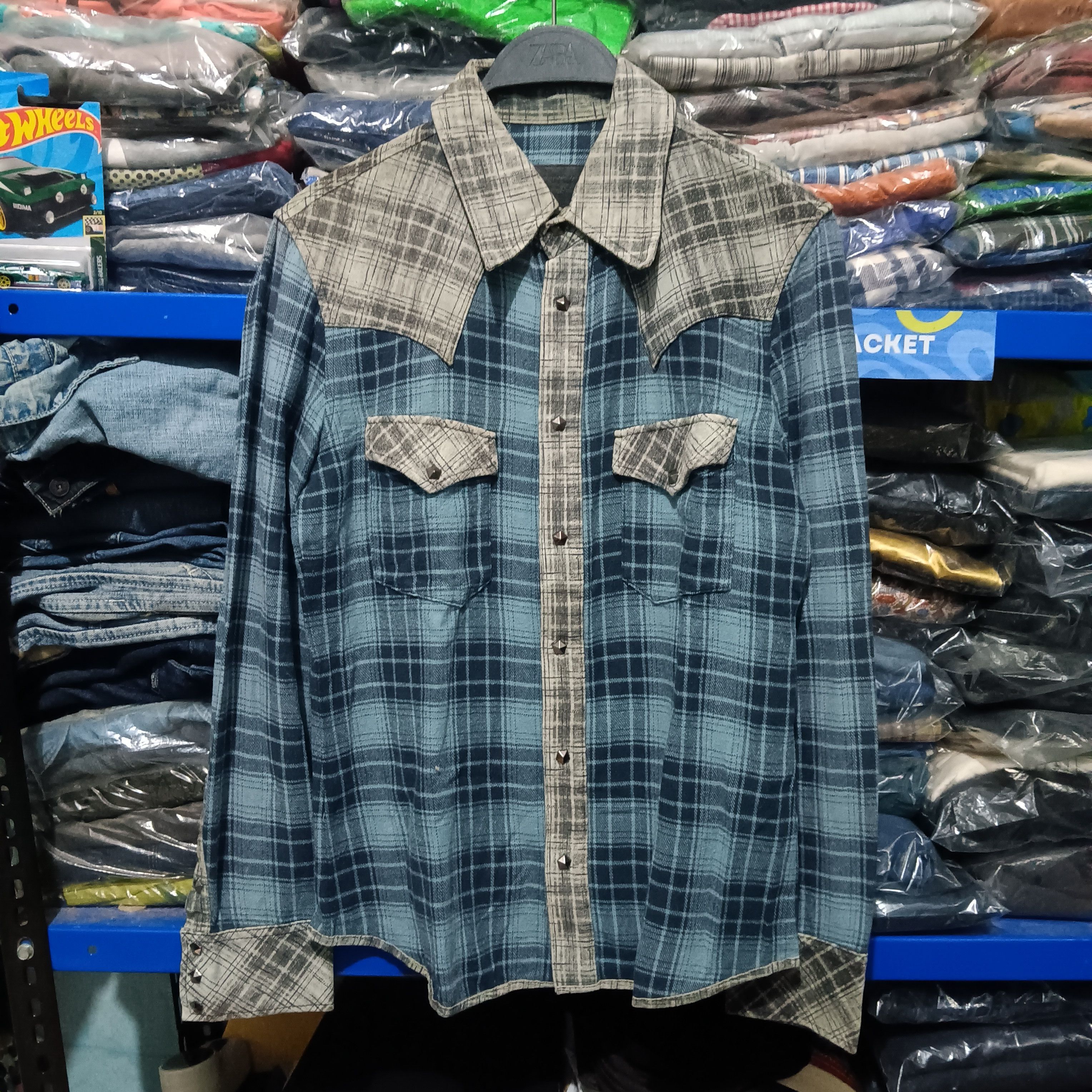 Isamu Katayama Backlash Isamu Katayama backlash pig skin shirt button-ups Size US M / EU 48-50 / 2 - 1 Thumbnail