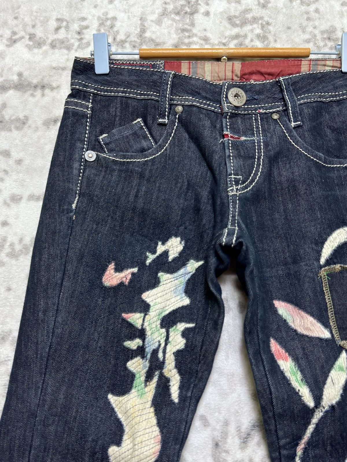 Marithe + Francois Girbaud Marithé + François Girbaud Cropped Flare Patchwork Denim Size 27" / US 4 / IT 40 - 4 Thumbnail