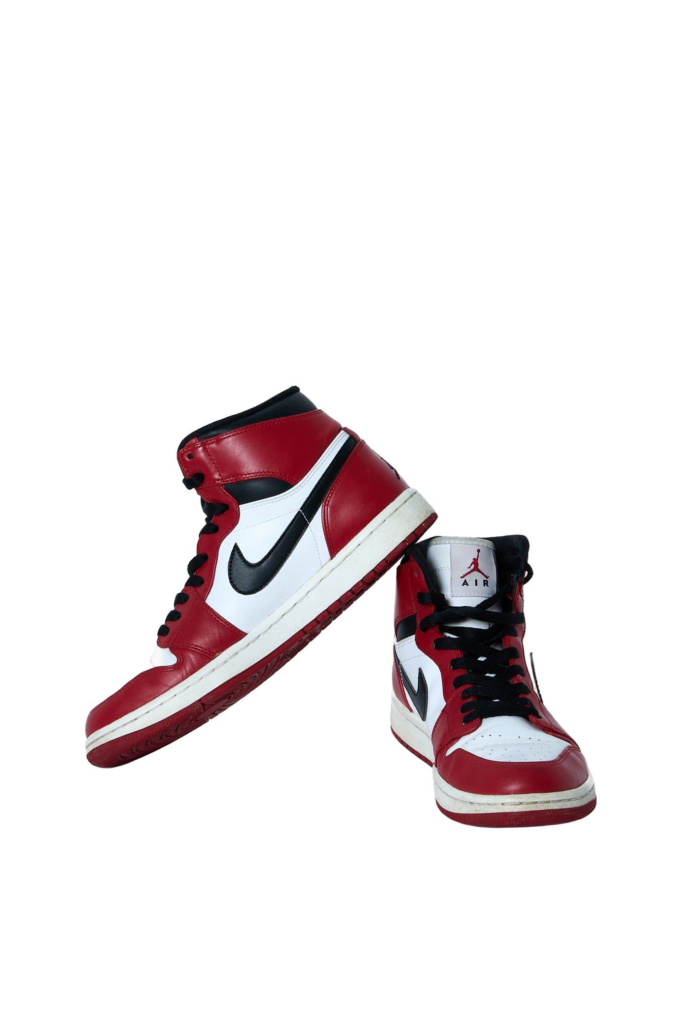 Nike NIKE AIR JORDAN 1 MID CHICAGO Size US 10 / EU 43 - 1 Thumbnail