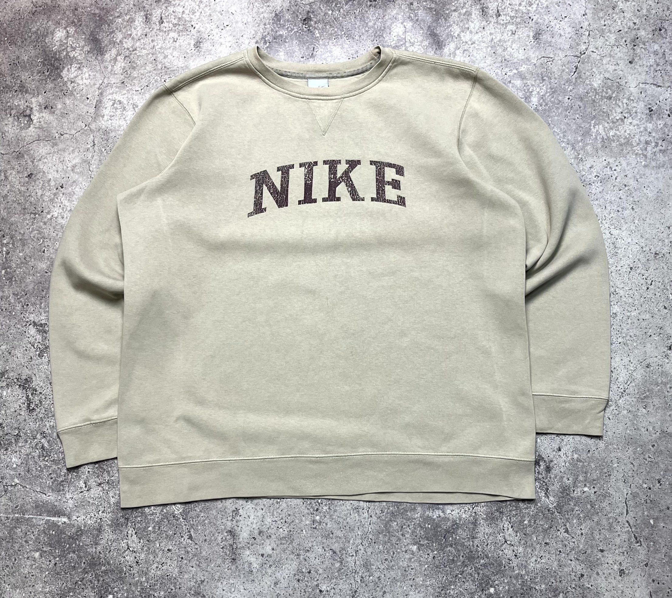 Nike Vintage Y2K Nike Beige Crewneck Sweatshirt Big Logo Size L Size US L / EU 52-54 / 3 - 1 Thumbnail