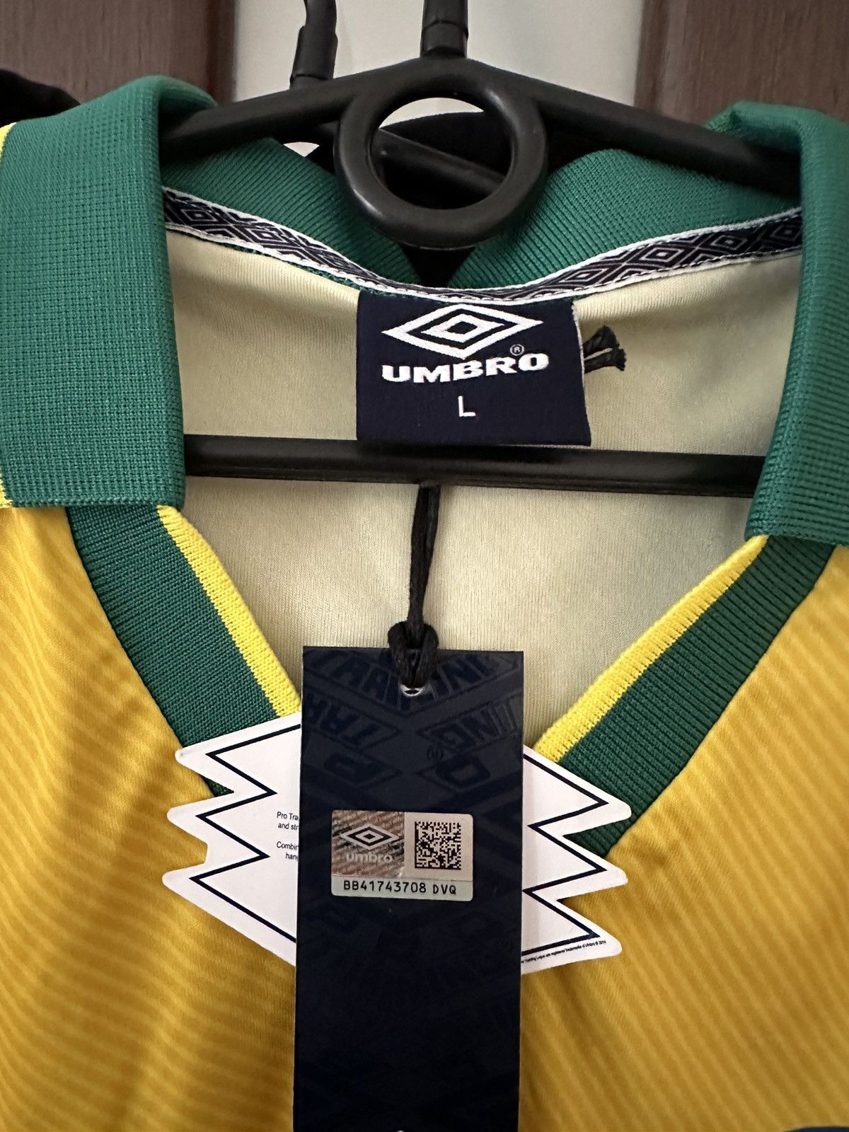 Vintage Umbro pro training yellow Brazil rare polo big logo