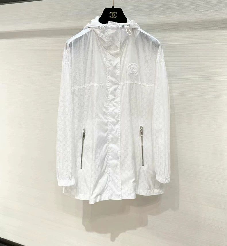 Gucci Gucci Size 38 White full logo hooded windbreaker jacket 250 Size US XXS / EU 40 - 1 Thumbnail