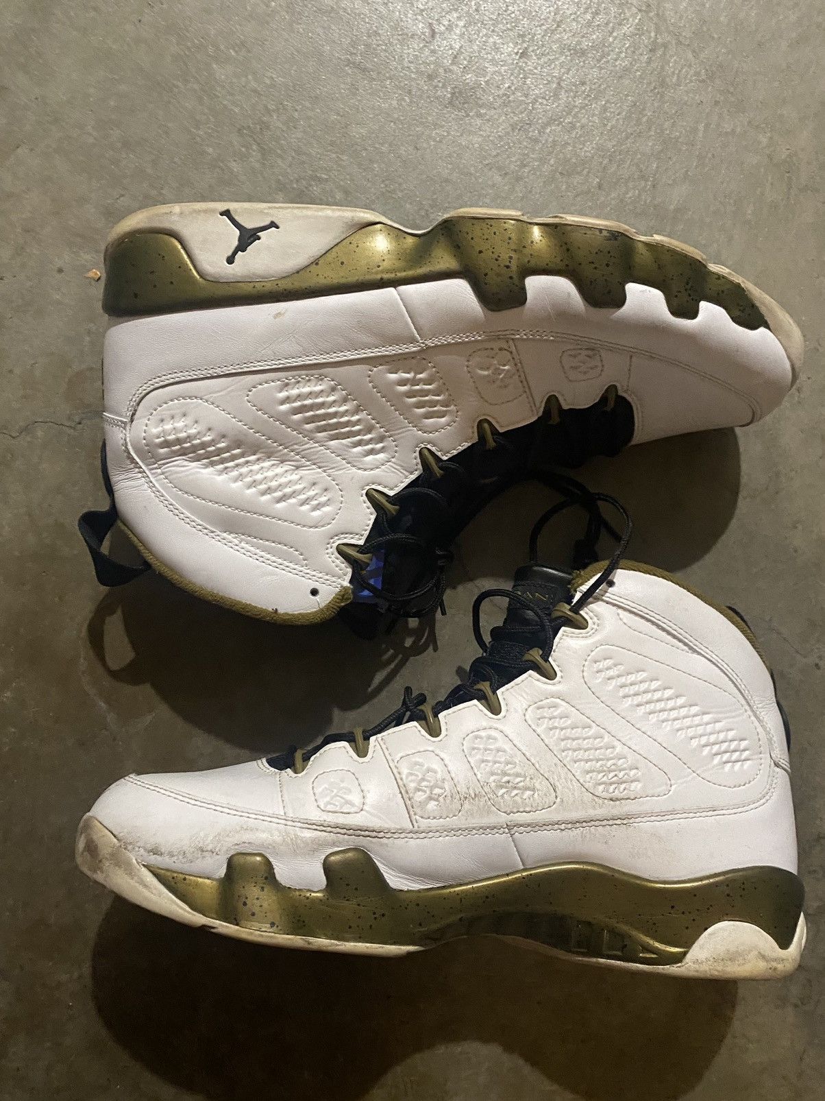 Jordan 9 Statue