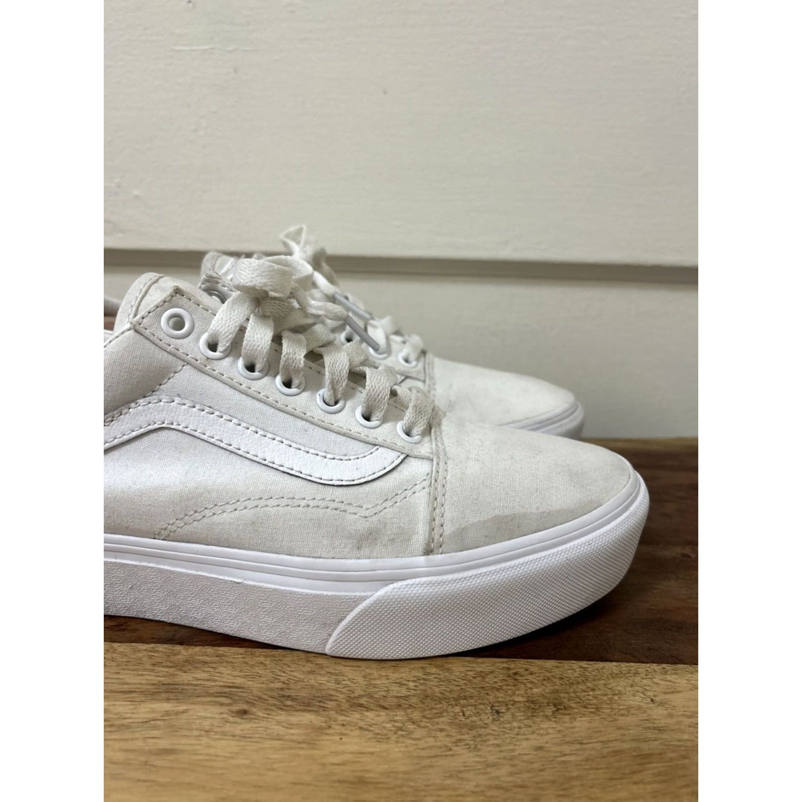 Vans VANS Old Skool Sneaker White Canvas Mens 7 / Womens 8.5 Skateboarding Shoes 721356 Size US 6 / IT 36 - 3 Thumbnail