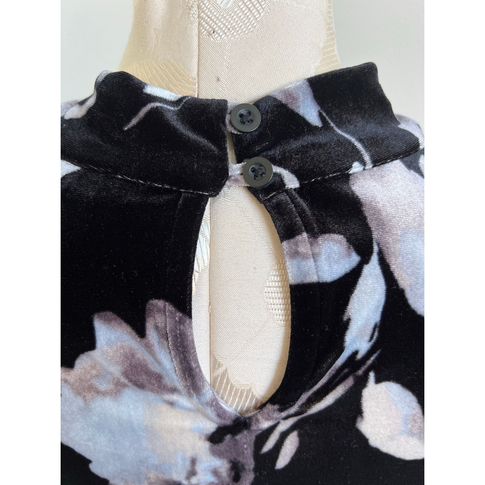 Tommy Hilfiger Tommy Hilfiger Sleeveless Velvet Classic Floral Blouse Small Size S / US 4 / IT 40 - 6 Thumbnail