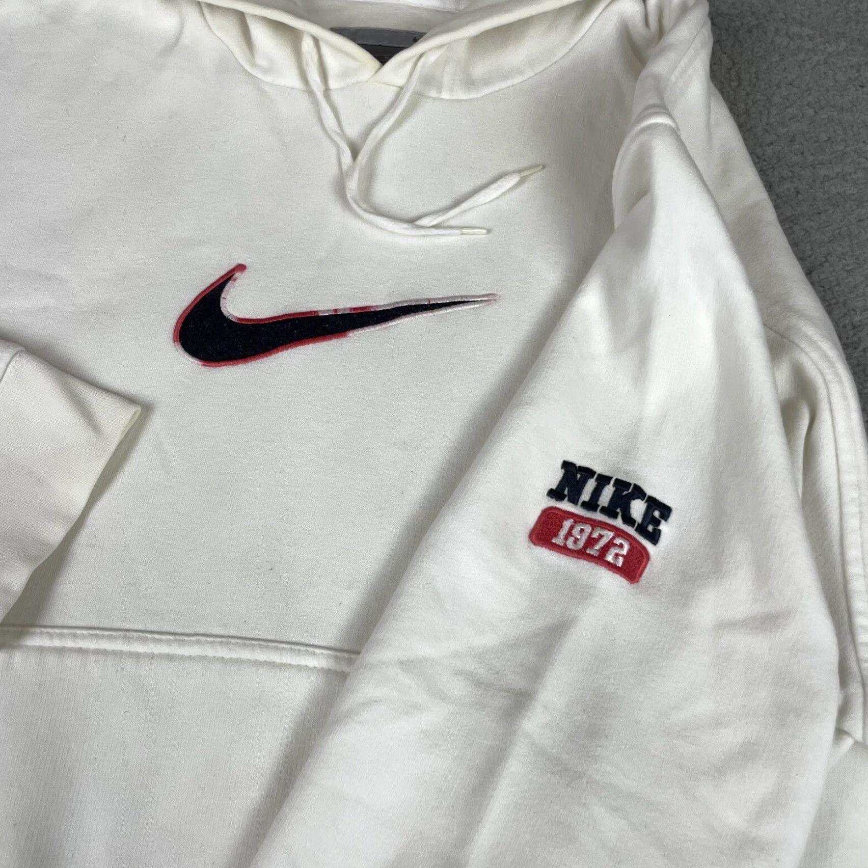 Nike VINTAGE Nike Sweatshirt Mens M White Hoodie Embroidered Logo Graphic Print Hooded Pullover City College USA USA Sports University Logo Size US M / EU 48-50 / 2 - 4 Thumbnail