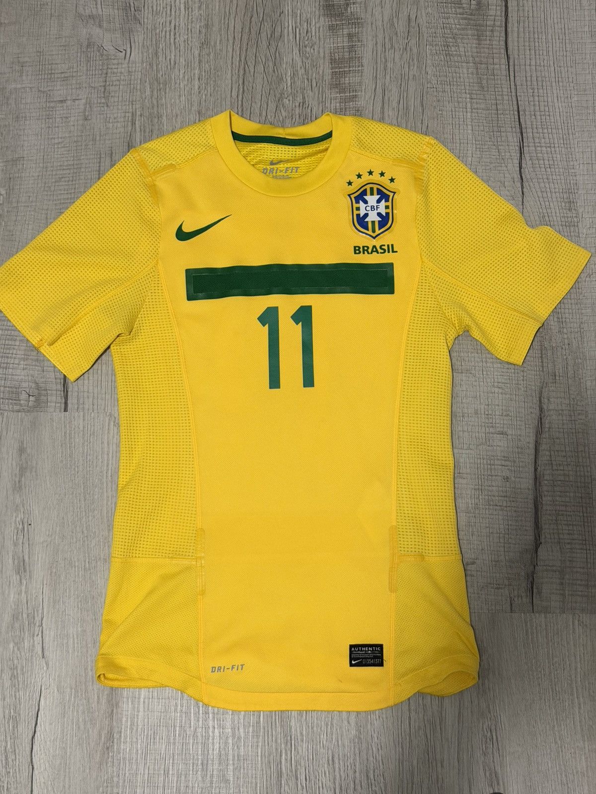 Nike Authentic Neymar Brazil Jersey Player Version RARE Size US S / EU 44-46 / 1 - 2 Thumbnail