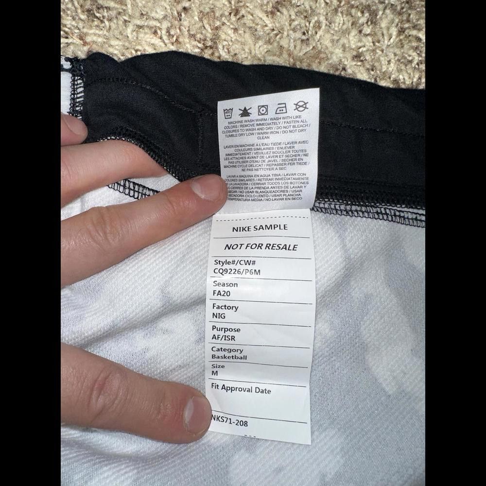 Nike Men's Nike Standard Issue Black/White Tie Dye Basketball Shorts Sample Size US 32 / EU 48 - 9 Thumbnail