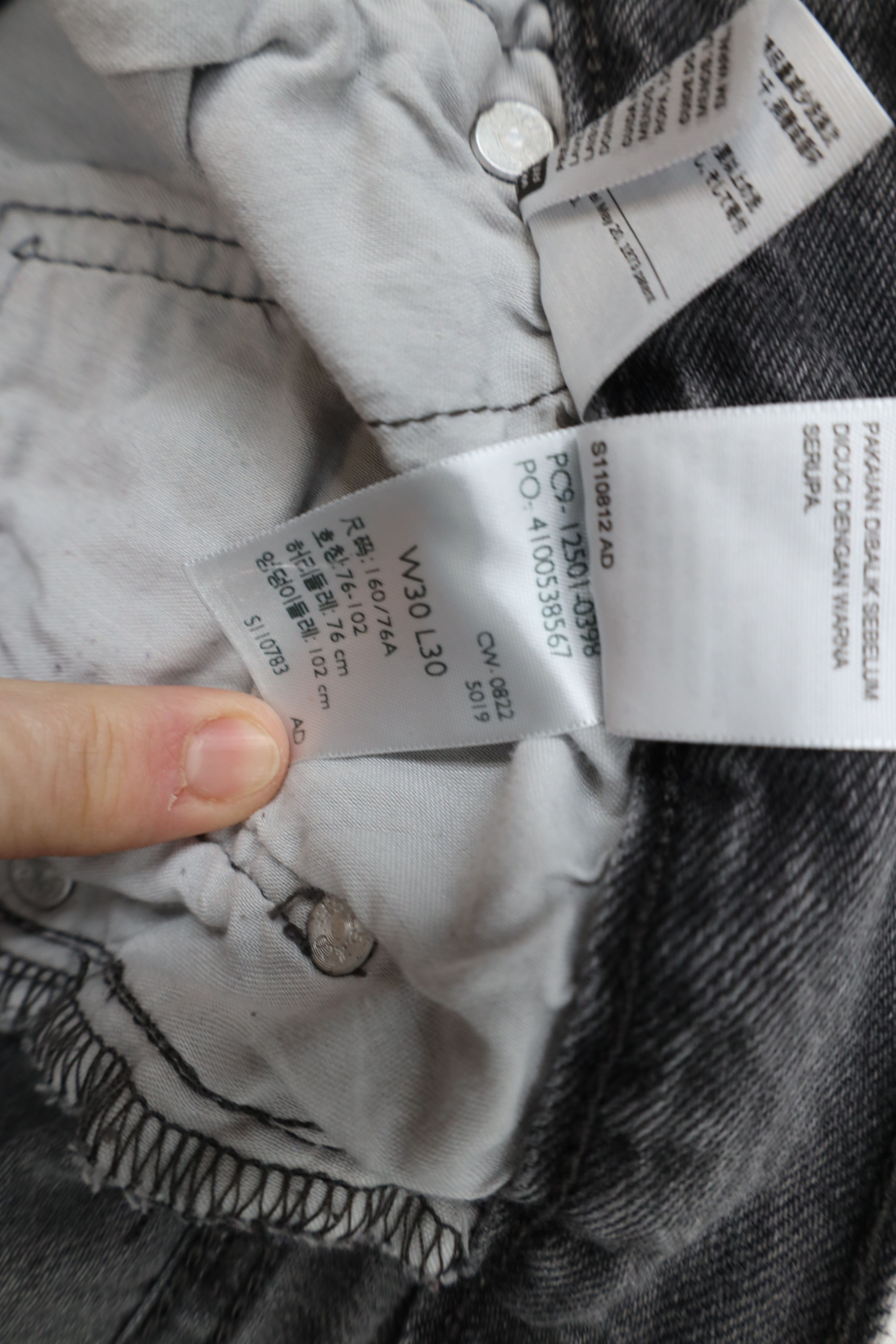 Levi's × Vintage Vintage Y2K Levis 501 Raw Hem Button Fly Original Fit Jeans Size 30" / US 8 / IT 44 - 7 Thumbnail