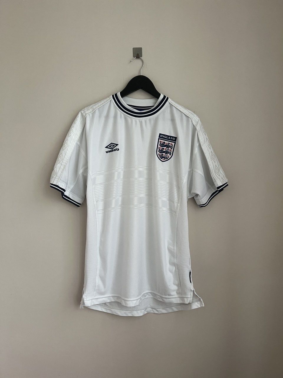 Umbro ENGLAND NATIONAL 1999 HOME SHIRT UMBRO VINTAGE JERSEY SZ XL Size US XL / EU 56 / 4 - 1 Thumbnail