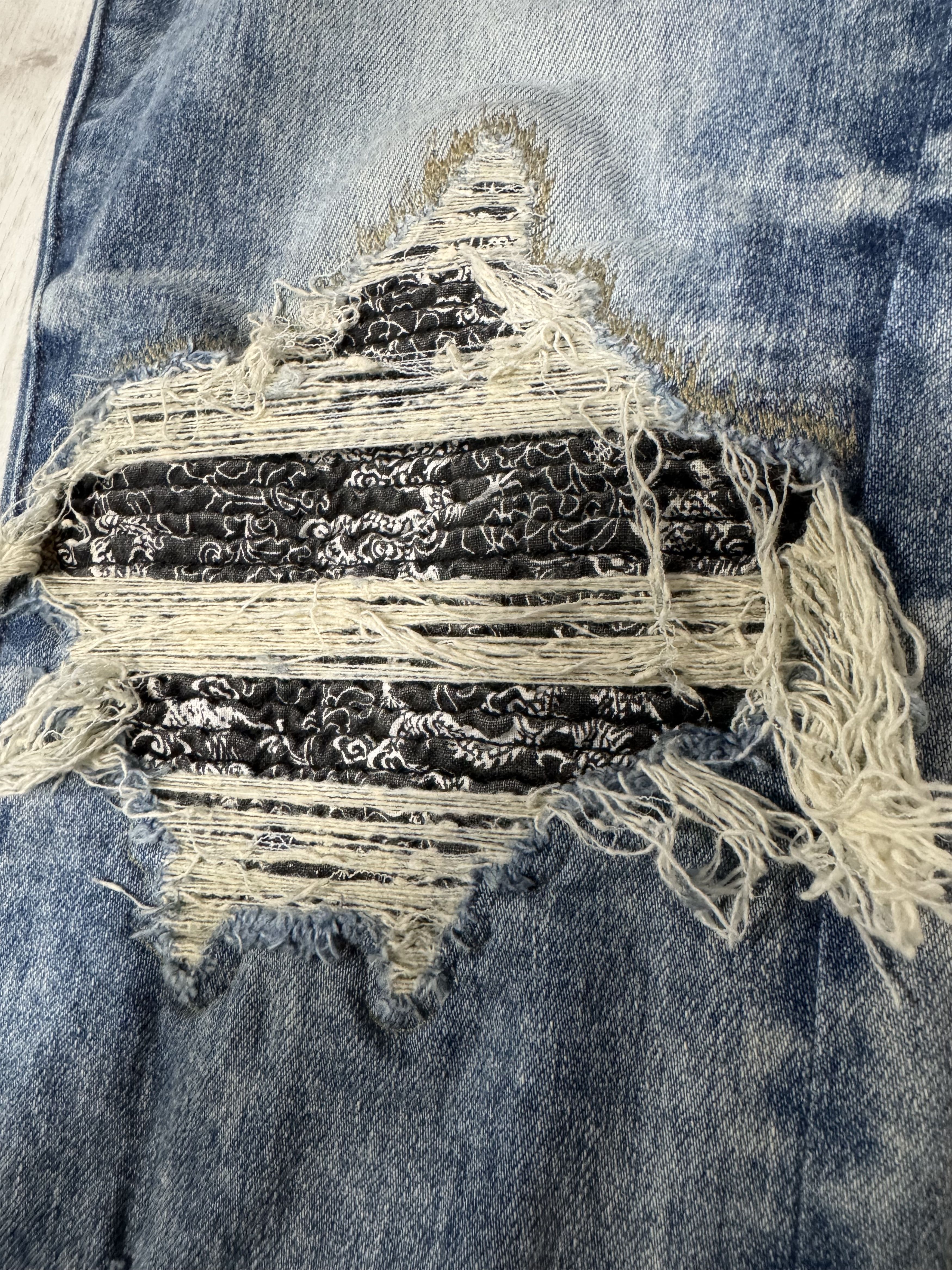 Amiri 🔥 AMIRI MX1 BANDANA PATCH JEANS - SIZE 32 - CRAZY STEAL! 🔥 Size US 32 / EU 48 - 3 Thumbnail