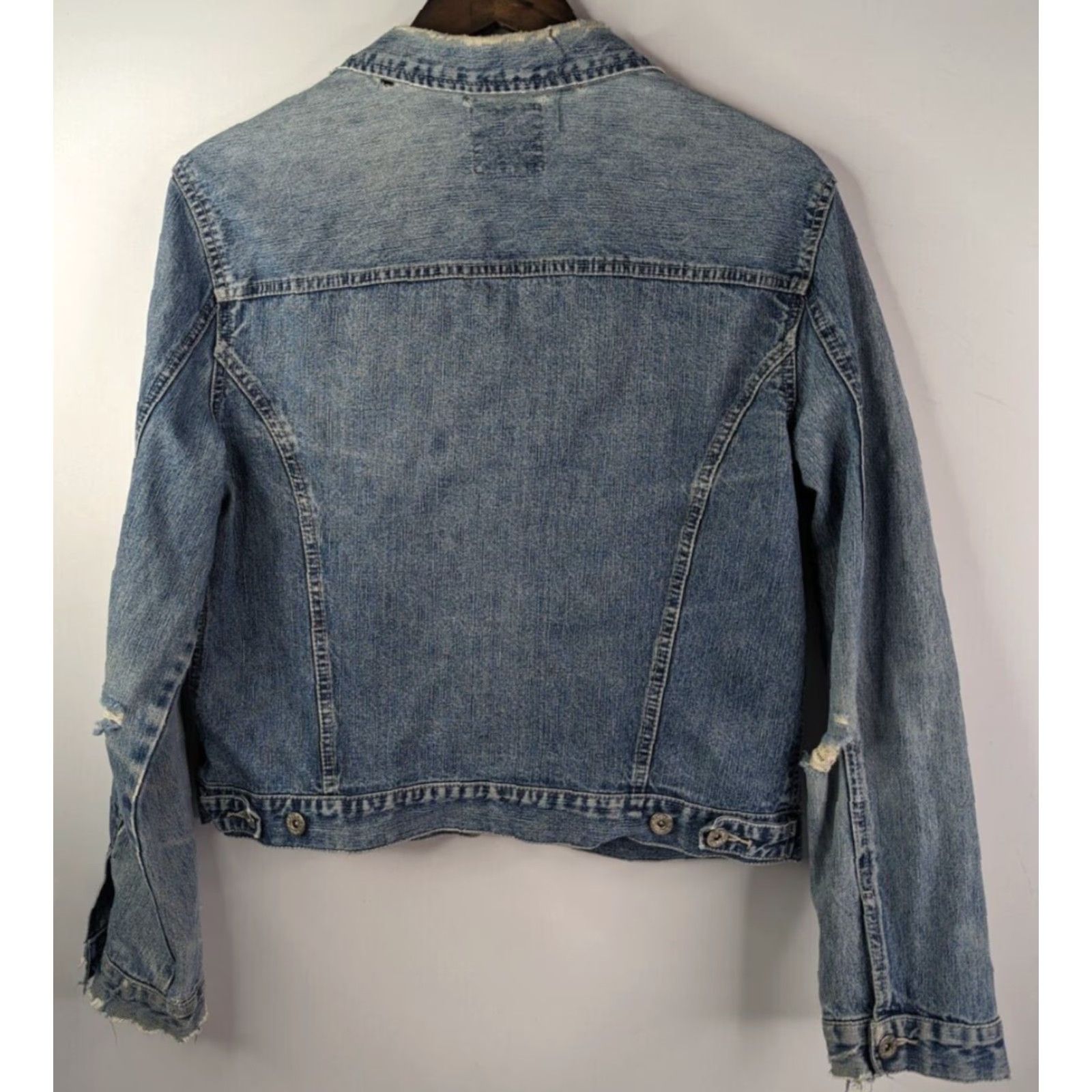 Faded Glory Faded Glory Denim Jacket Distressed Short Button Closure Women's L Medium Wash Indigo Vintage 90s Classic Collared Jacket Size L / US 10 / IT 46 - 7 Thumbnail