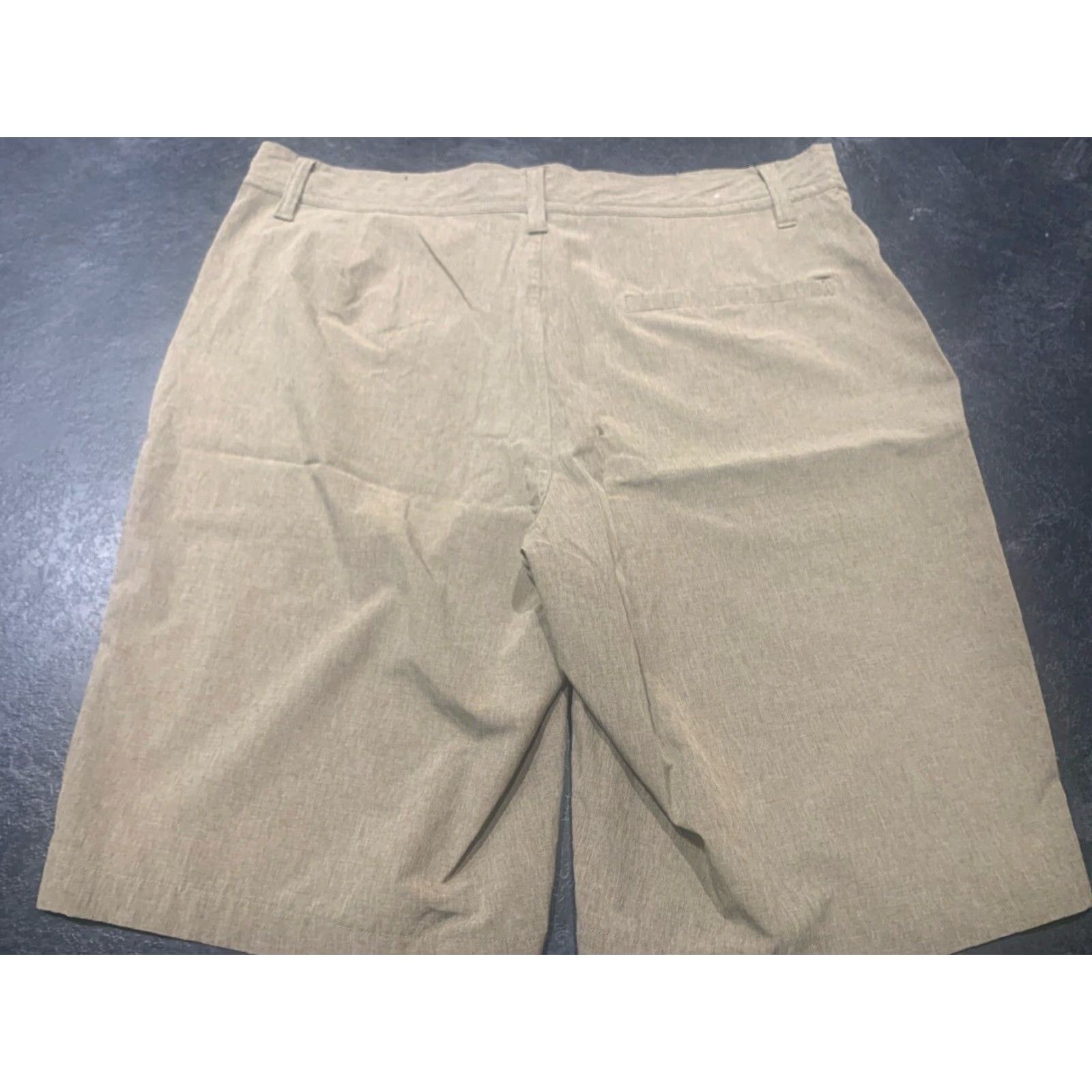 Vintage 32 Degrees Men's Khaki Shorts Size 34 Waist Regular Fit Stretch Chino Performance Golf Walking Beige Size US 34 / EU 50 - 2 Thumbnail