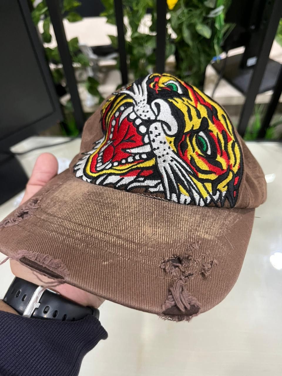Other Cheveux Y2K Tiger Distressed Brown Faded Look Size ONE SIZE - 8 Thumbnail