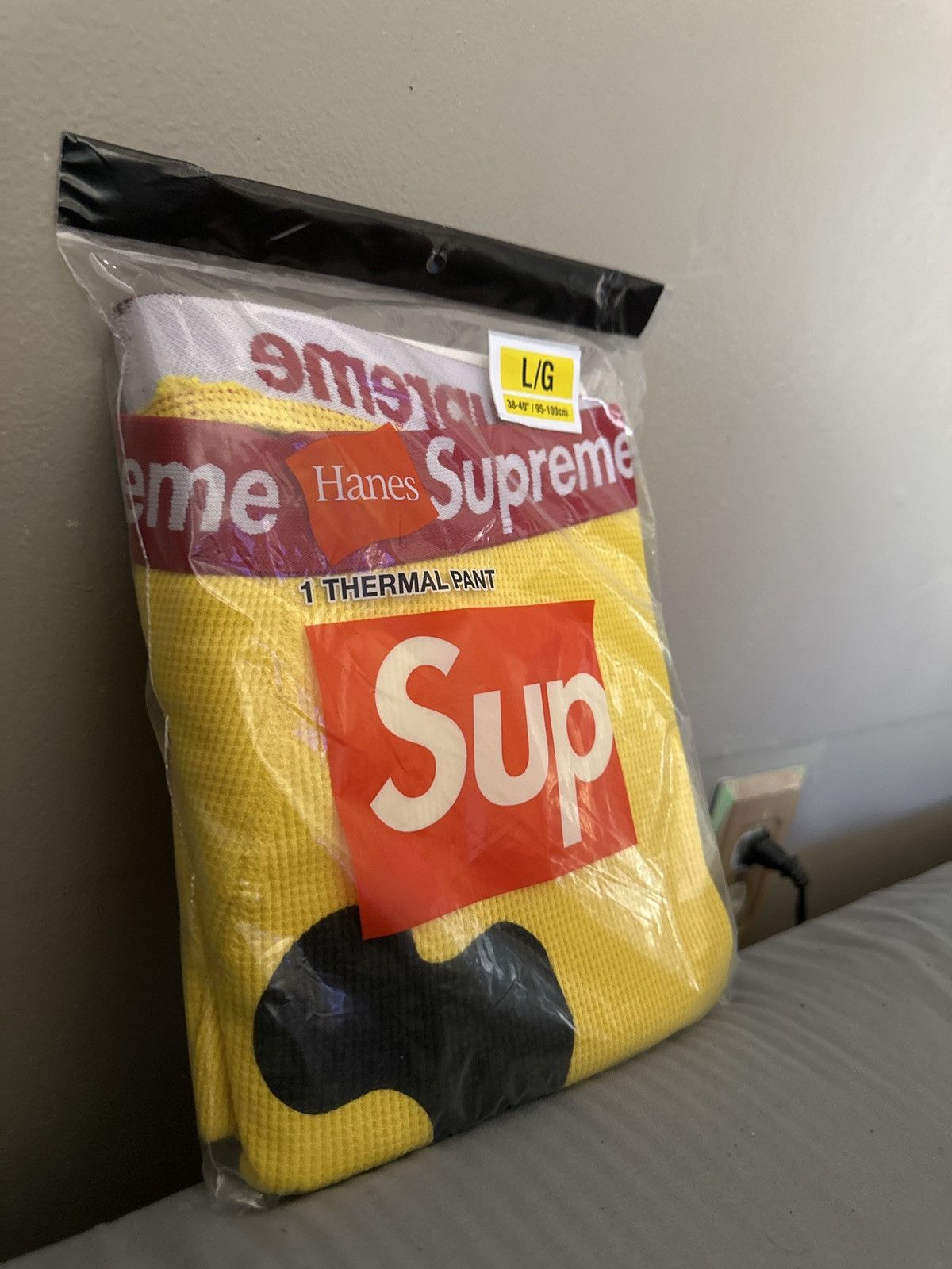 Supreme hanes　黄 bones thermal crew XL Supreme x Hanes Bones Thermal Yellow XL Supreme Hanes Bones