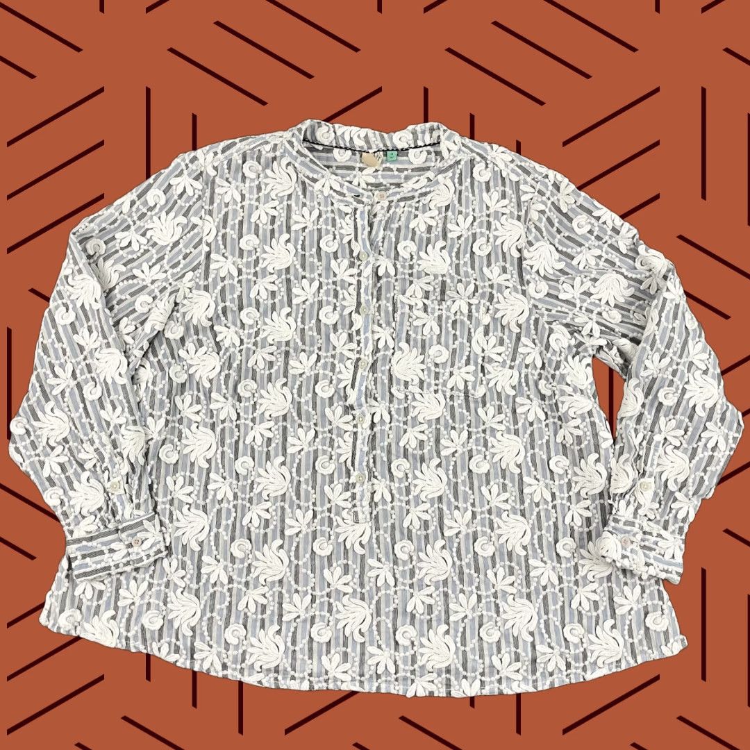 VINTAGE Anthropologie Pilcro The Whitney Trapeze Blouse Womens 1X Floral Embroidered White Blue Casual Shirt