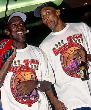 Starter vintage 90s t shirt chicago bulls repeat 3-peat made in usa Size US XL / EU 56 / 4 - 8 Thumbnail
