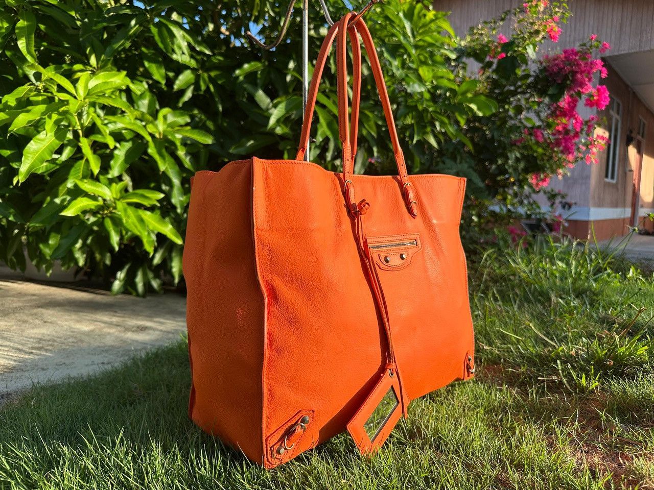 Balenciaga Authentic Balenciaga Papier A4 Classic Studs Medium Tote Bag Size ONE SIZE - 3 Thumbnail