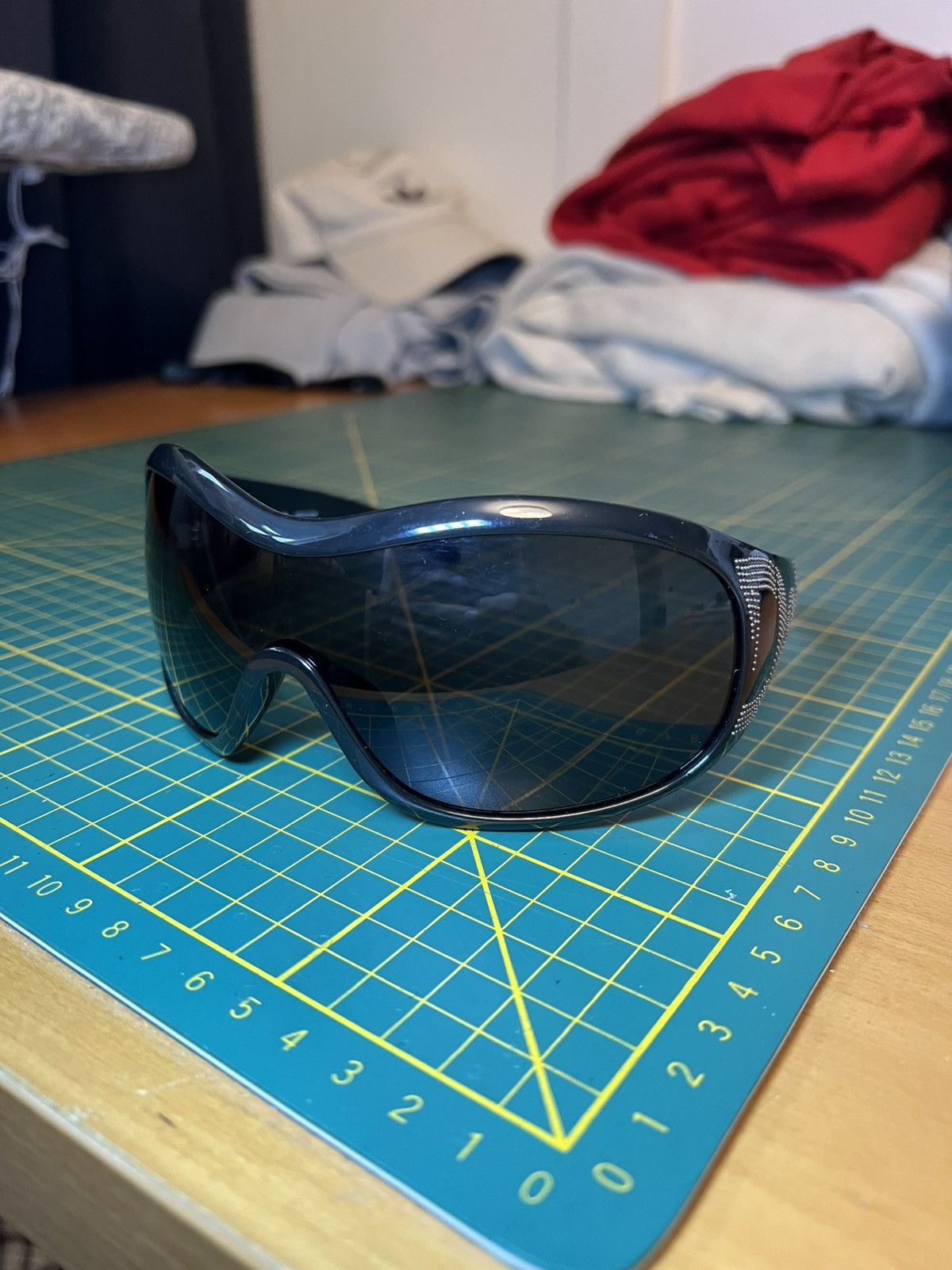 Dolce & Gabbana Vintage Dolce & Gabbana 8008 rhinestone logo ski sunglasses Size ONE SIZE - 18 Thumbnail