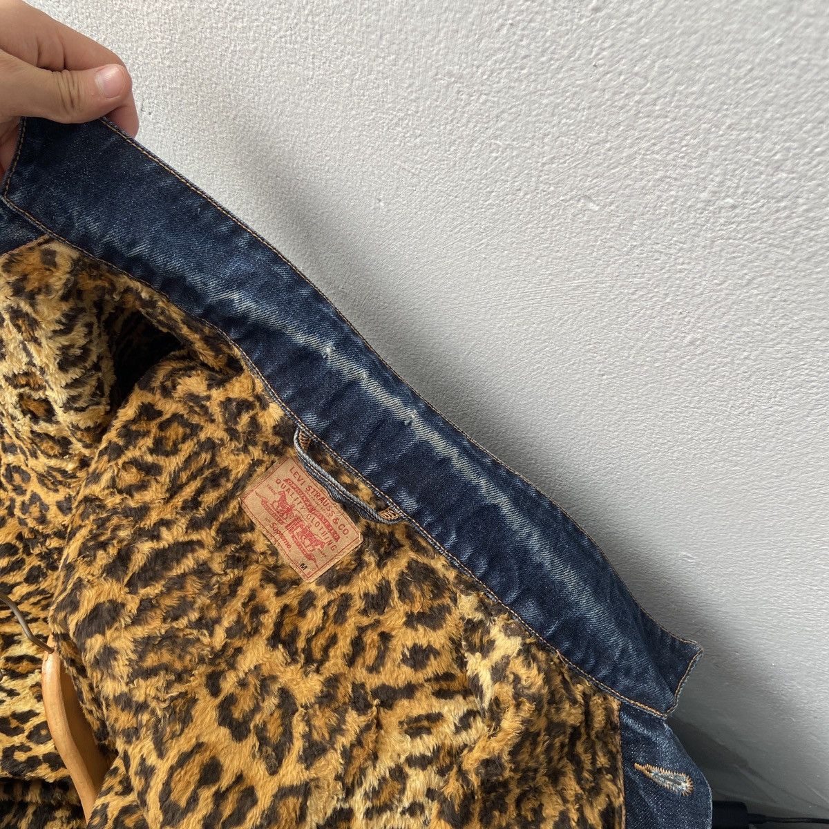 Levi's × Supreme SUPREME x LEVIS TRUCKER DENIM JEAN JACKET BLACK LEOPARD PRIN Size US M / EU 48-50 / 2 - 18 Thumbnail
