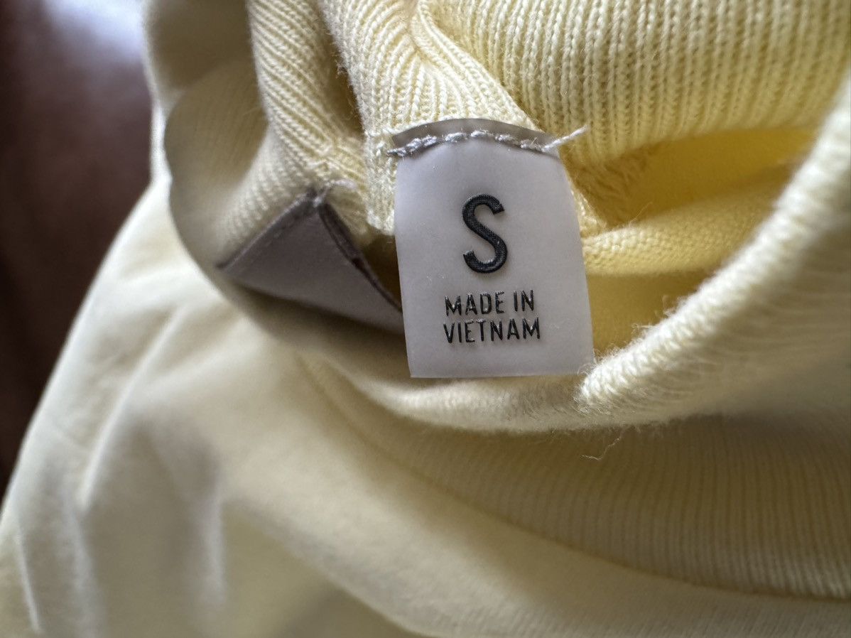 Essentials × FOG × Fear of God Small L/S T-Shirt Egg Shell Canary Tee Crewneck Pullover Size US S / EU 44-46 / 1 - 8 Thumbnail