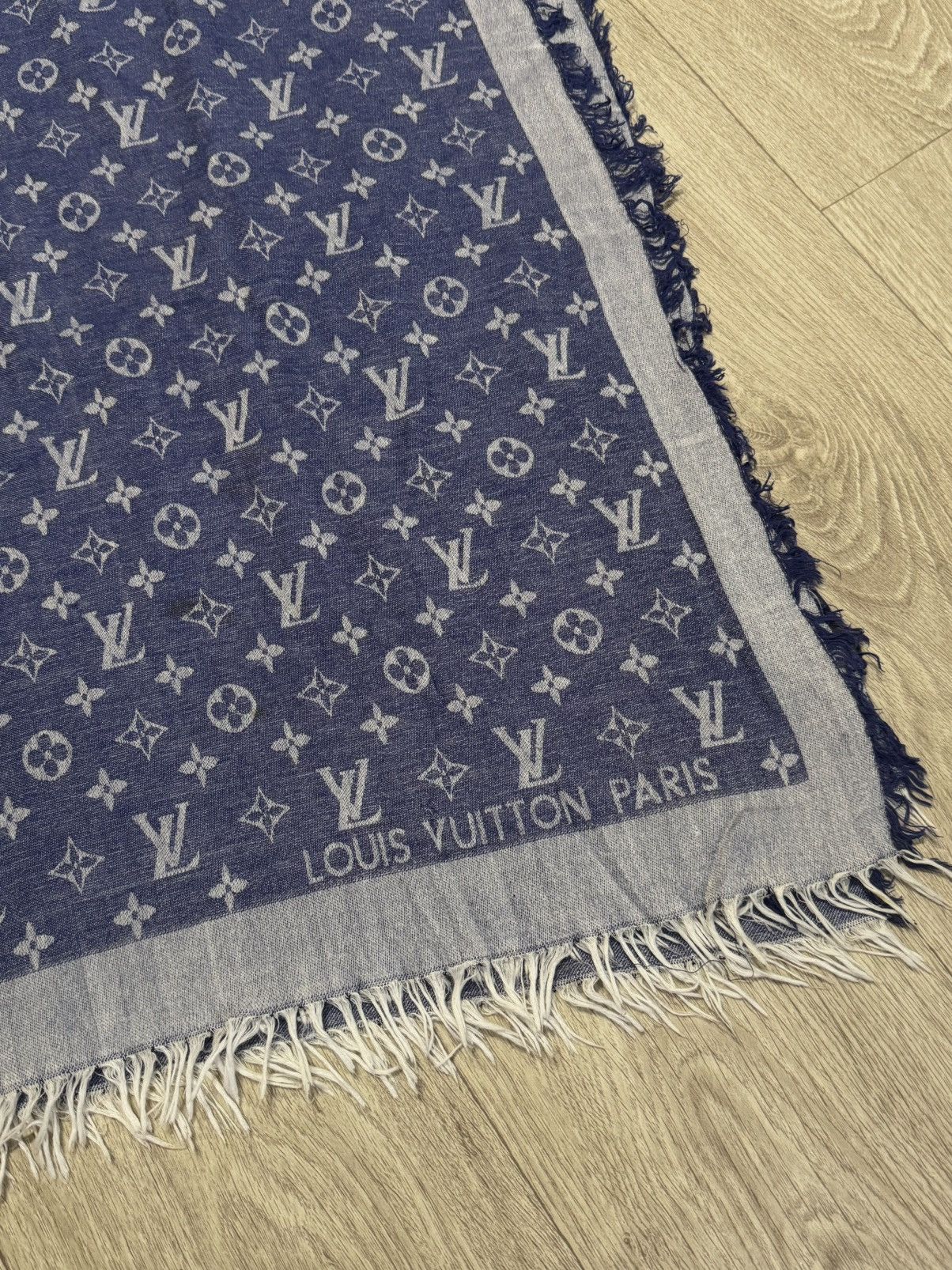 Louis Vuitton 🔷Vintage Louis Vuitton Silk Big Scarf🔷 Size ONE SIZE - 8 Thumbnail