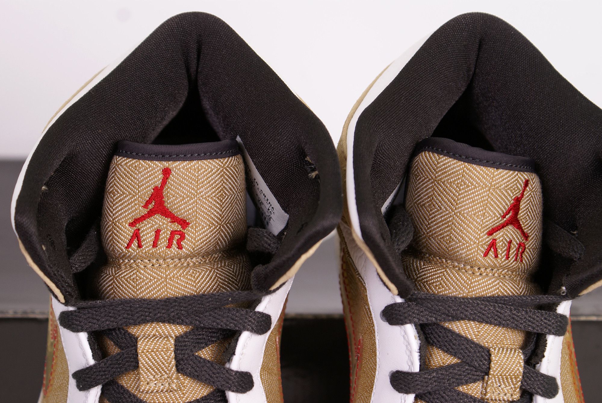 Jordan Brand 2008 Nike Air Jordan 1 Retro FATHERS DAY Tweed 325514 101 Size US 12 / EU 45 - 4 Thumbnail