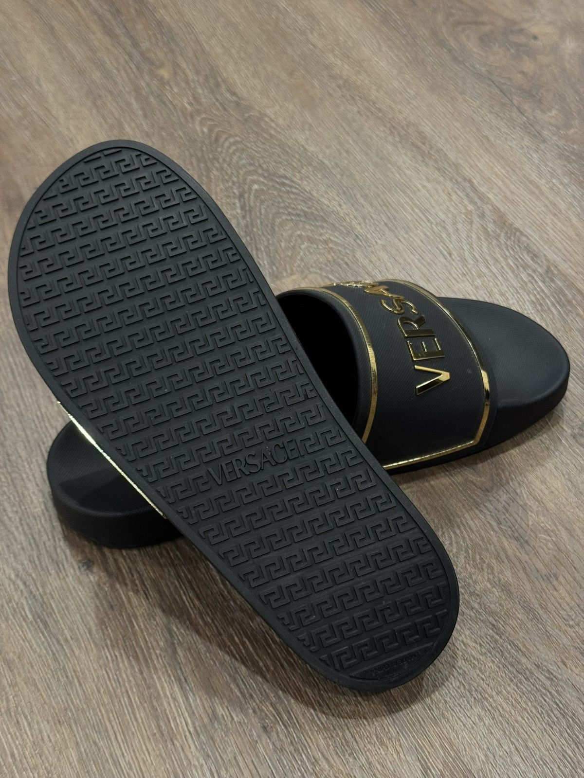 Versace VERSACE logo-embossed slides Size US 10 / EU 43 - 9 Thumbnail