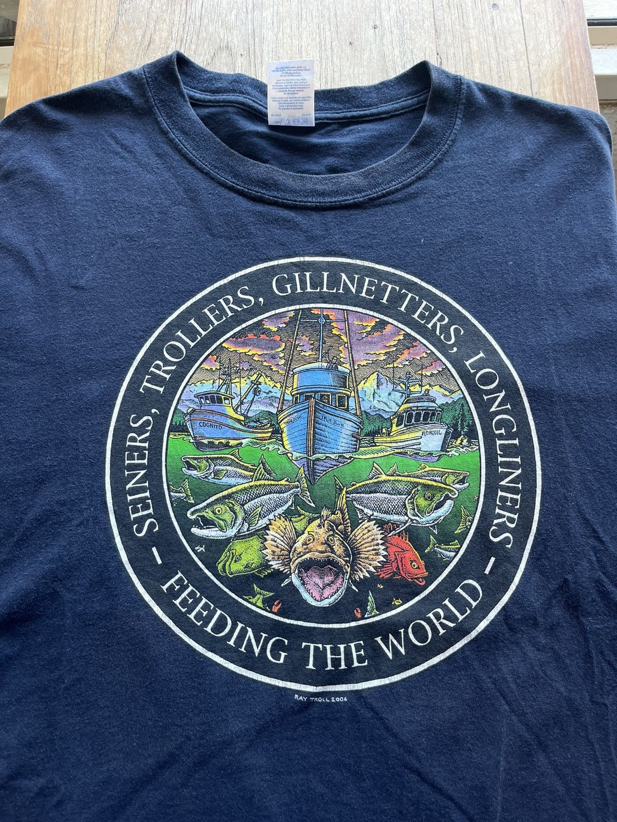 Vintage Vintage RAY TROLL Design FEEDING THE WORLD 2006’s T-shirt Size US XXL / EU 58 / 5 - 3 Thumbnail
