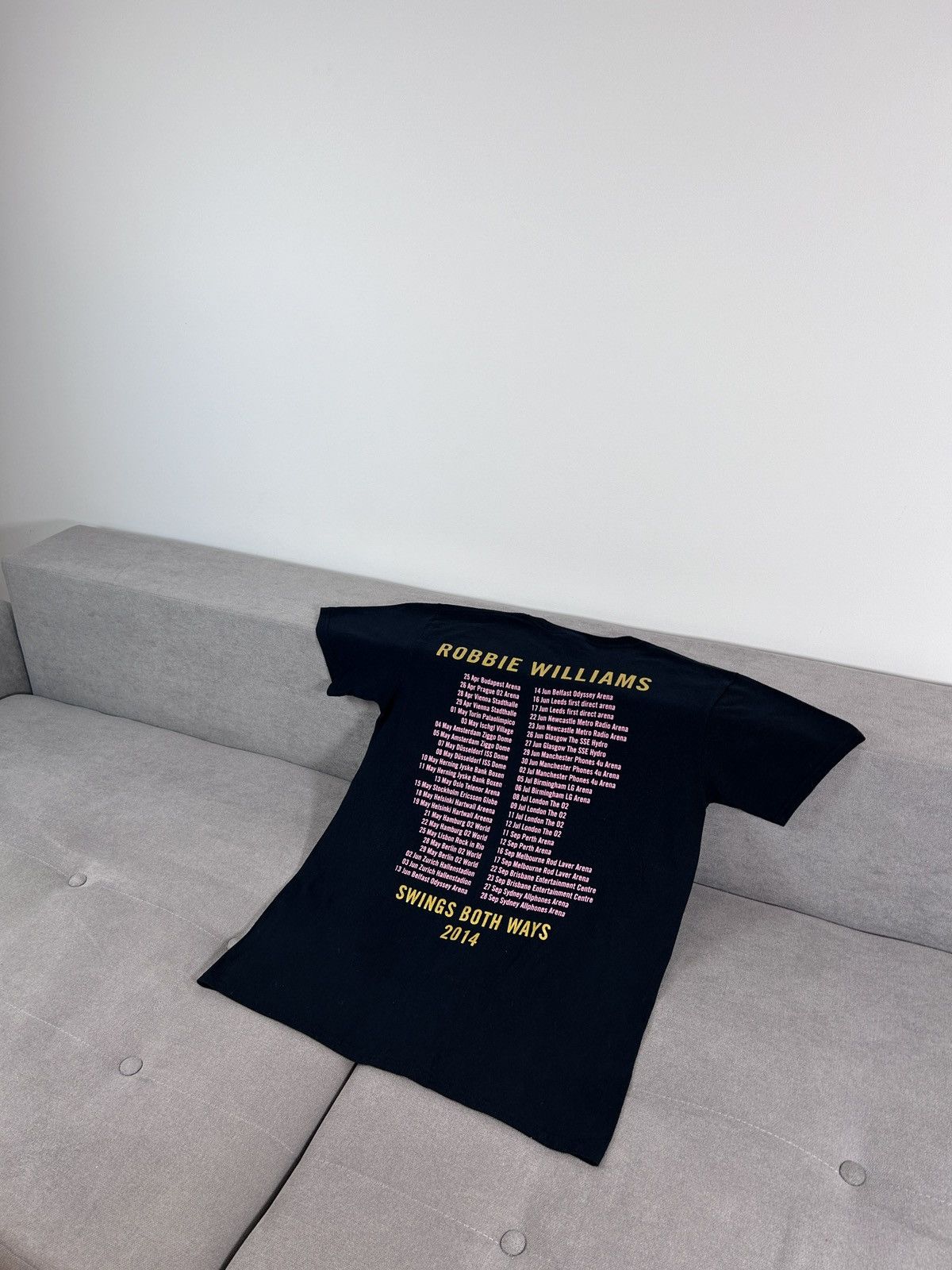 Band Tees × Vintage Robbie Williams 2014 vintage tour tee Size US M / EU 48-50 / 2 - 6 Thumbnail