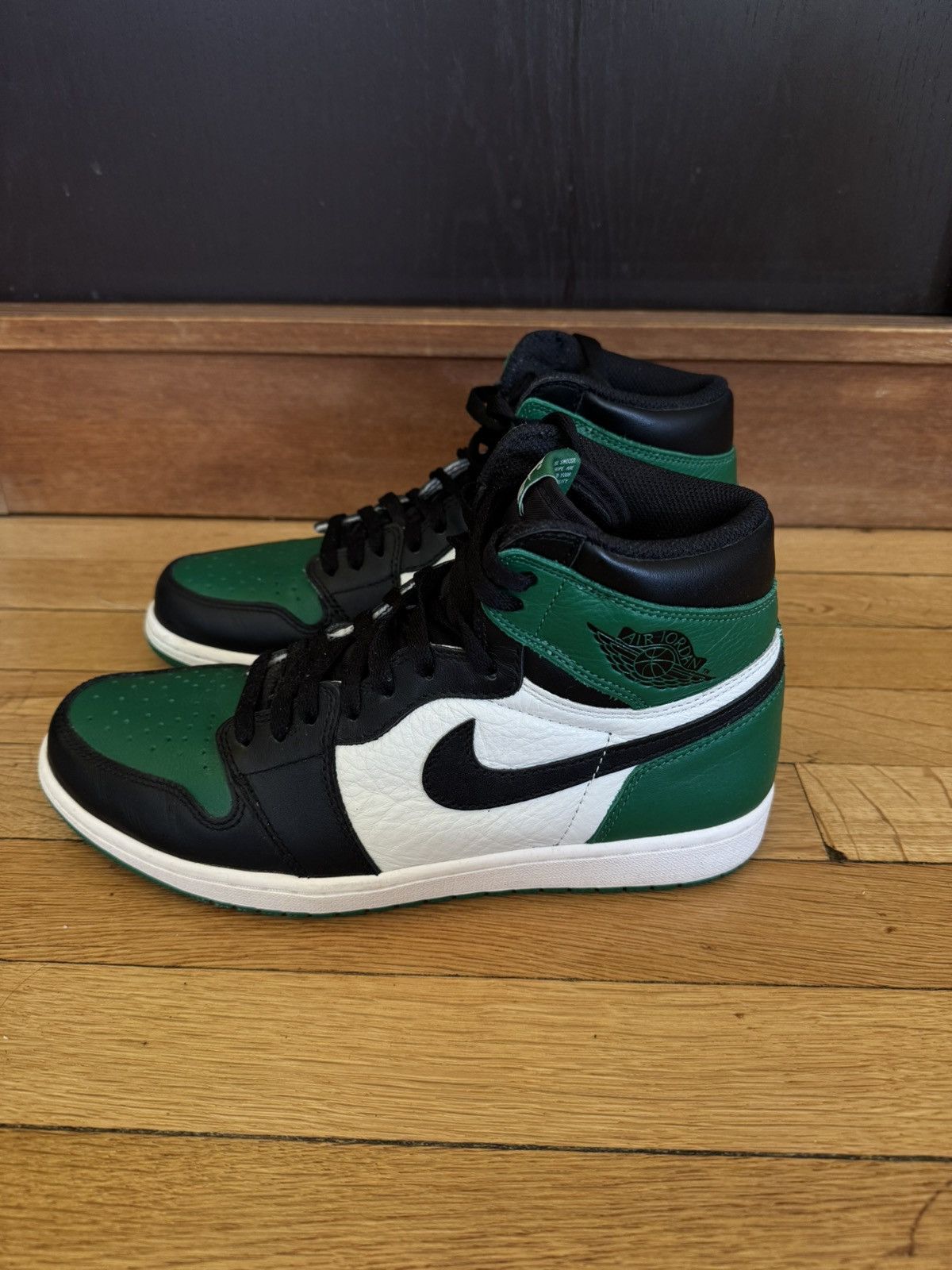 Nike Jordan 1 Pine Green OG Size US 10 / EU 43 - 1 Thumbnail