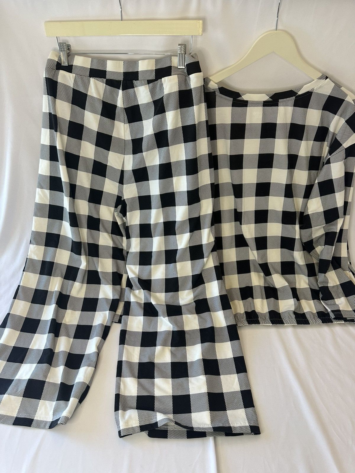 Lands' End Lands’ End women’s XXL black-and-white two-piece pajama set Size 42" / US 20 - 1 Thumbnail
